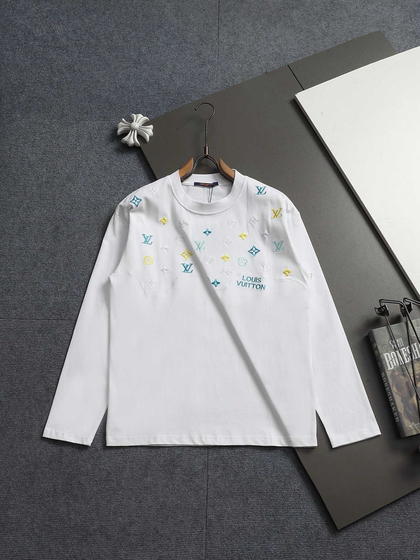 【LOUIS VUITTON】刺繍長袖 T シャツ