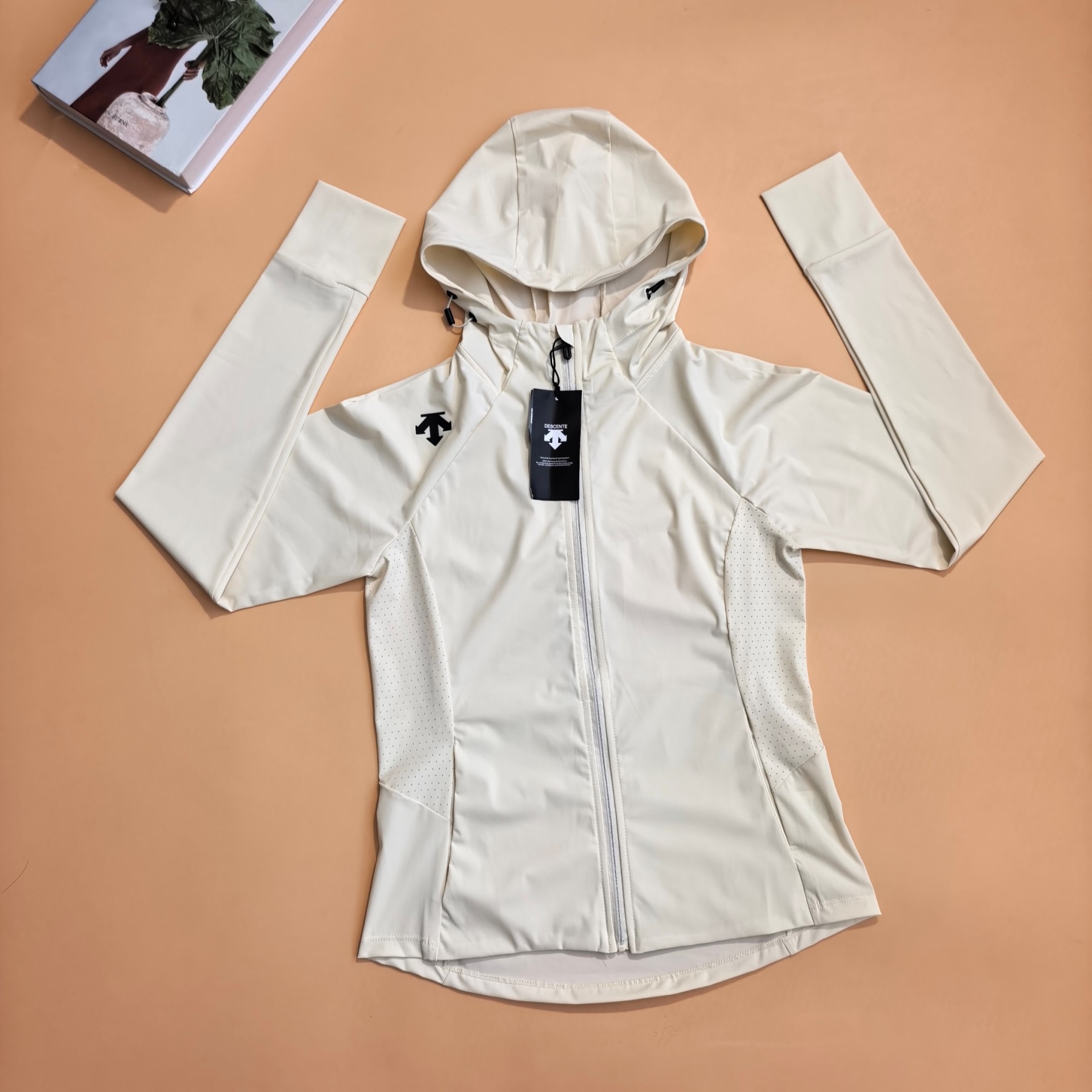 【DESCENTE】26SS  UV カットパーカー