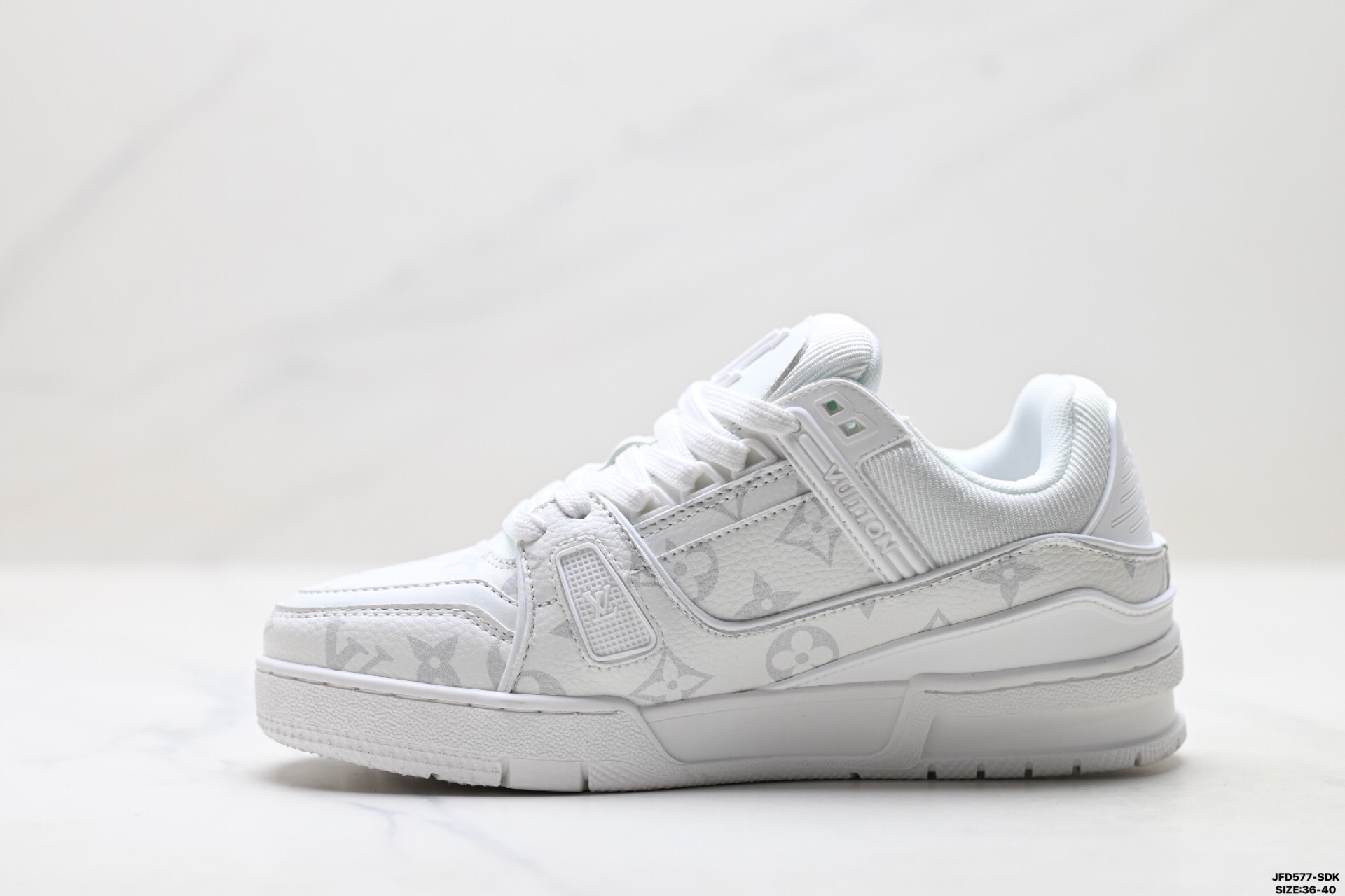 Louis Vuitton Trainer Sneaker Low スニーカー ホワイトモノグラム レザー