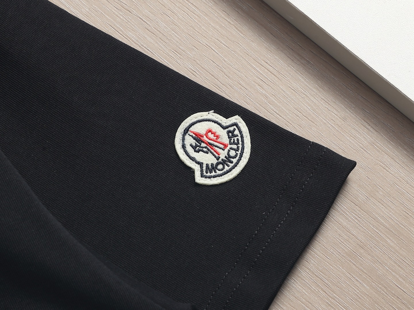 【MONCLER】刺繍半袖 T シャツ