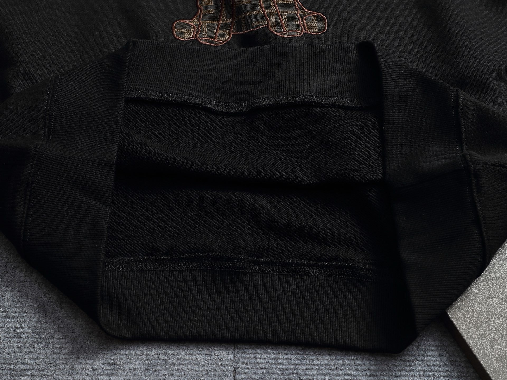 【FENDI】刺繍長袖 T シャツ