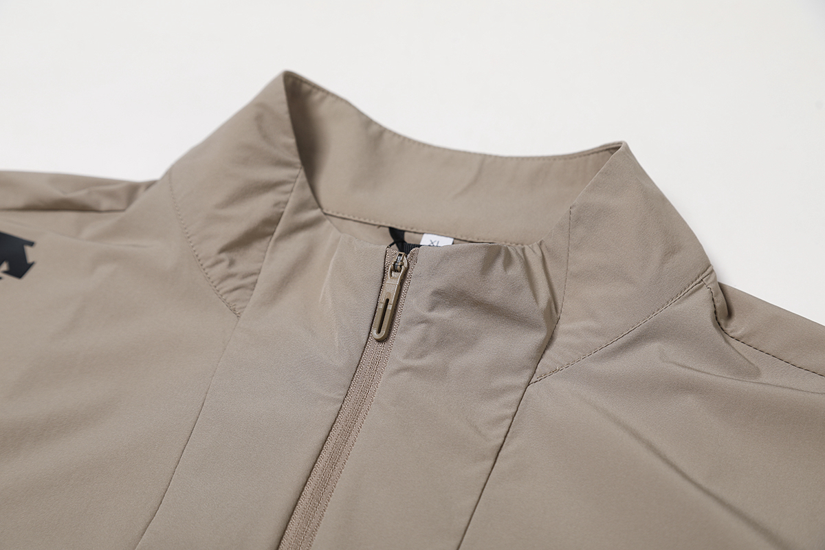 【DESCENTE】Lightweight UV カットパーカー
