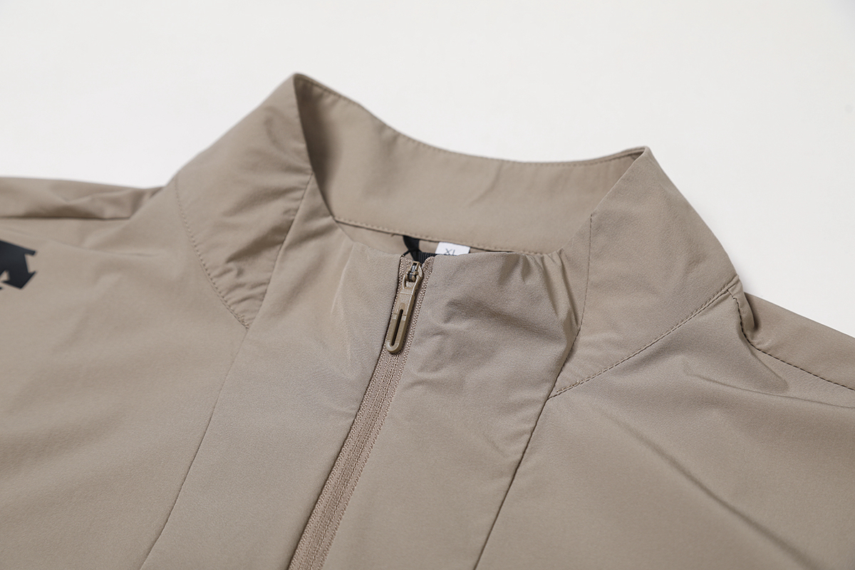 【DESCENTE】Lightweight UV カットパーカー