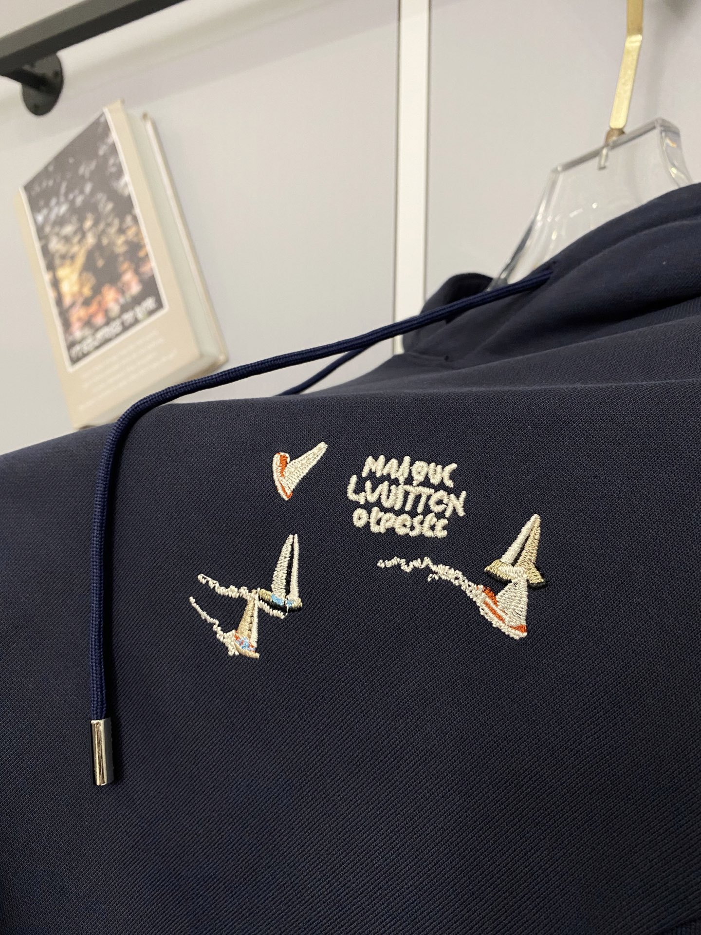【LOUIS VUITTON】ルイヴィトン 刺繍パーカー