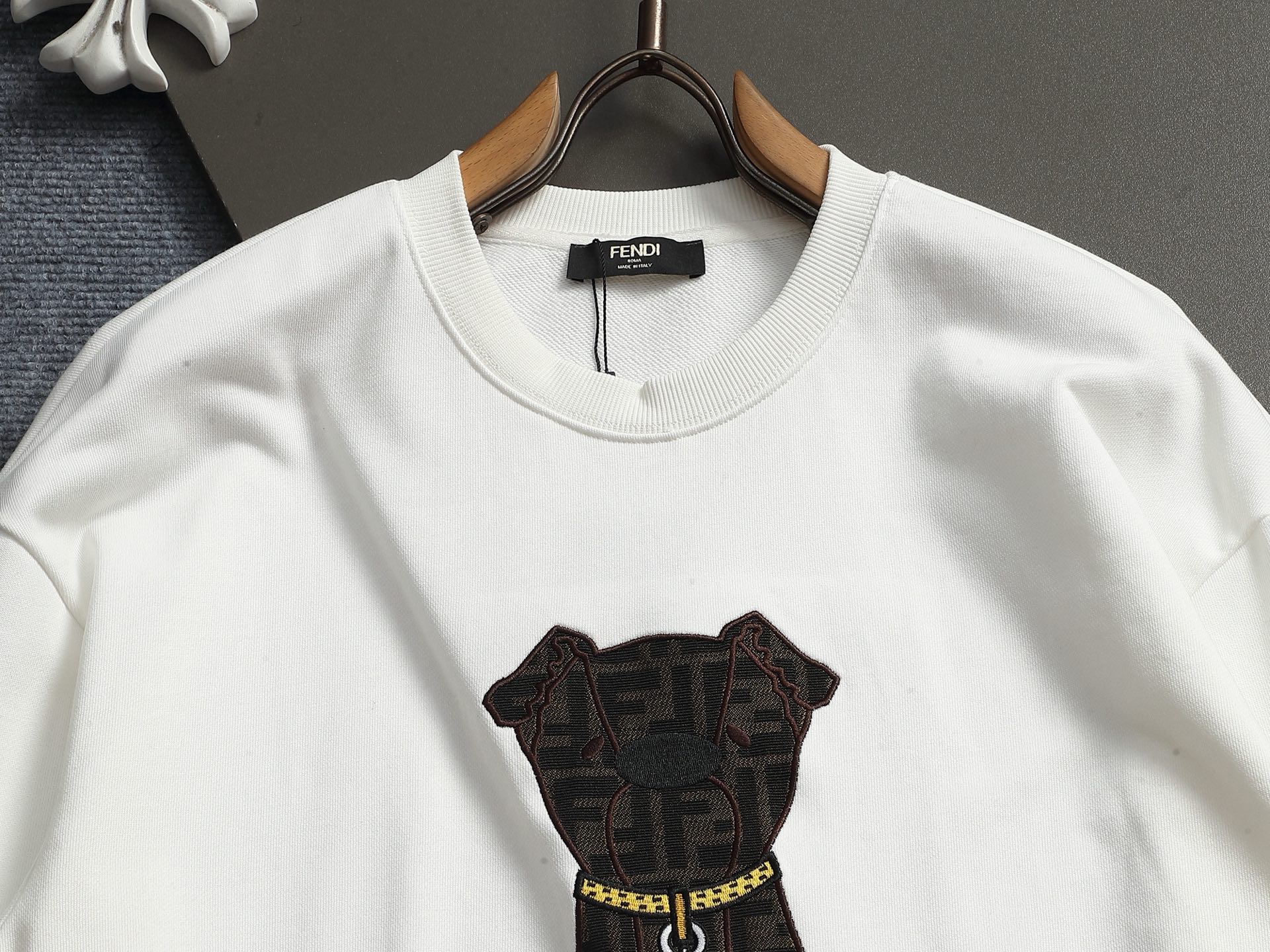 【FENDI】刺繍長袖 T シャツ