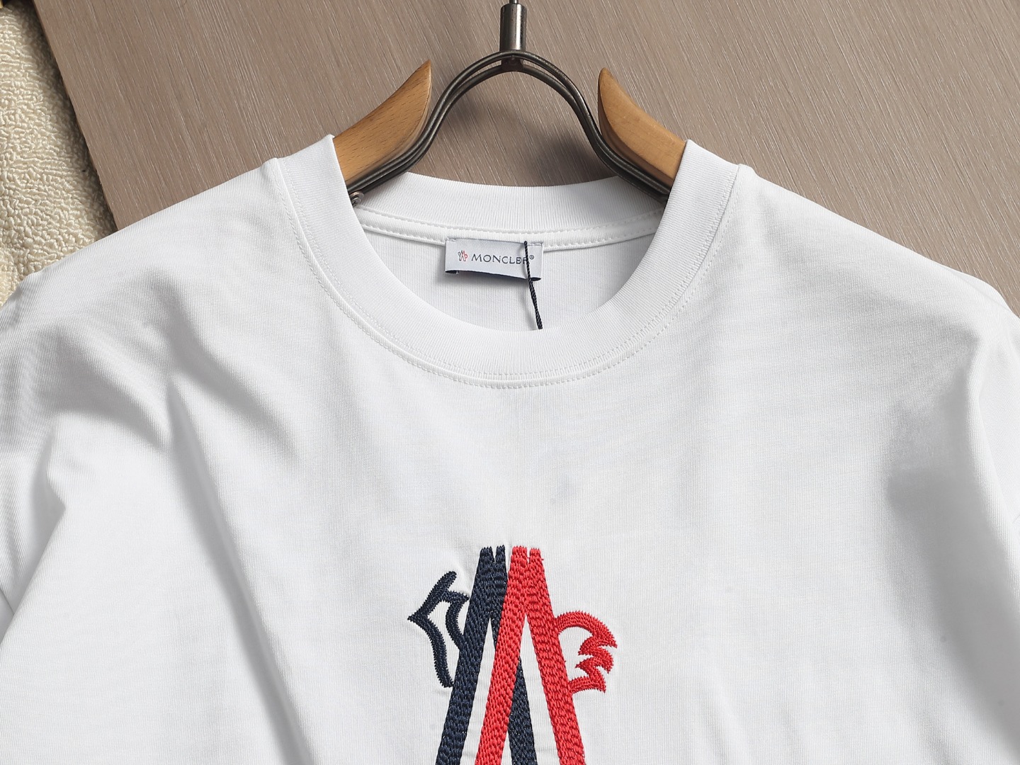 【MONCLER】刺繍半袖 T シャツ