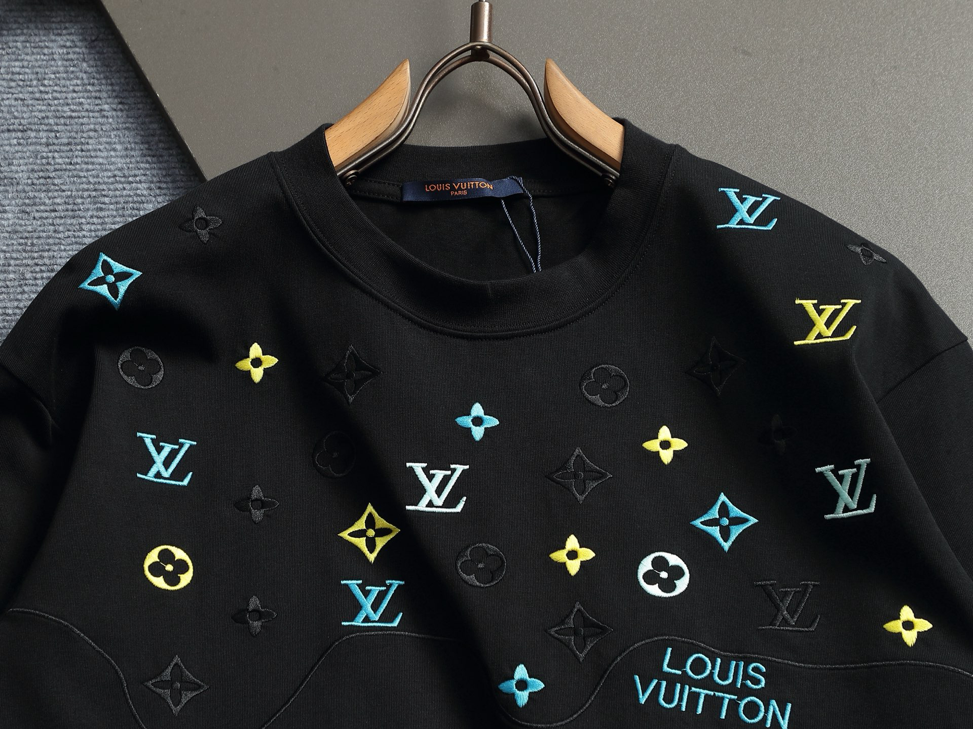 【LOUIS VUITTON】刺繍長袖 T シャツ