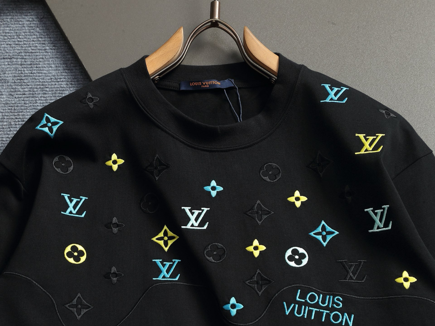 【LOUIS VUITTON】刺繍長袖 T シャツ