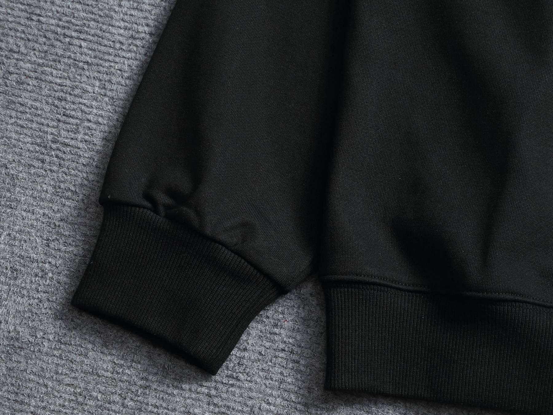 【BALENCIAGA】刺繍長袖 T シャツ