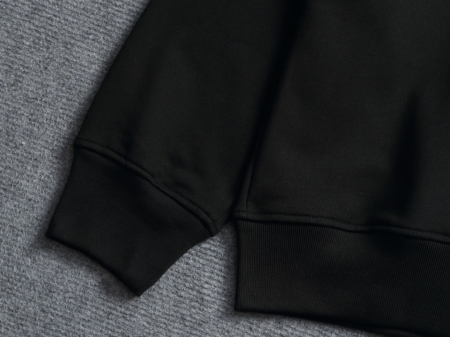 【BURBERRY】プリント長袖 T シャツ