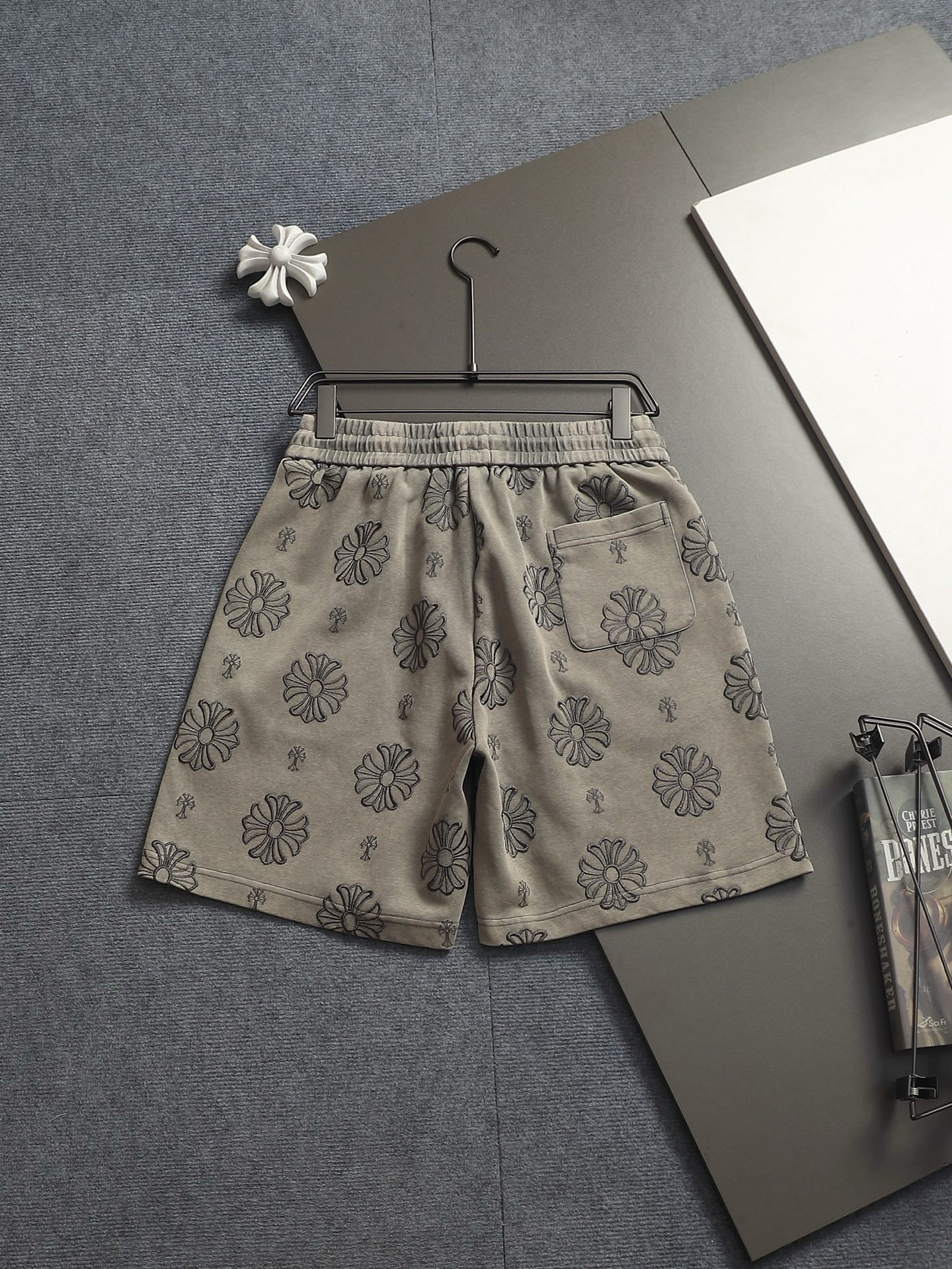 【CHROME HEARTS】ショートパンツ