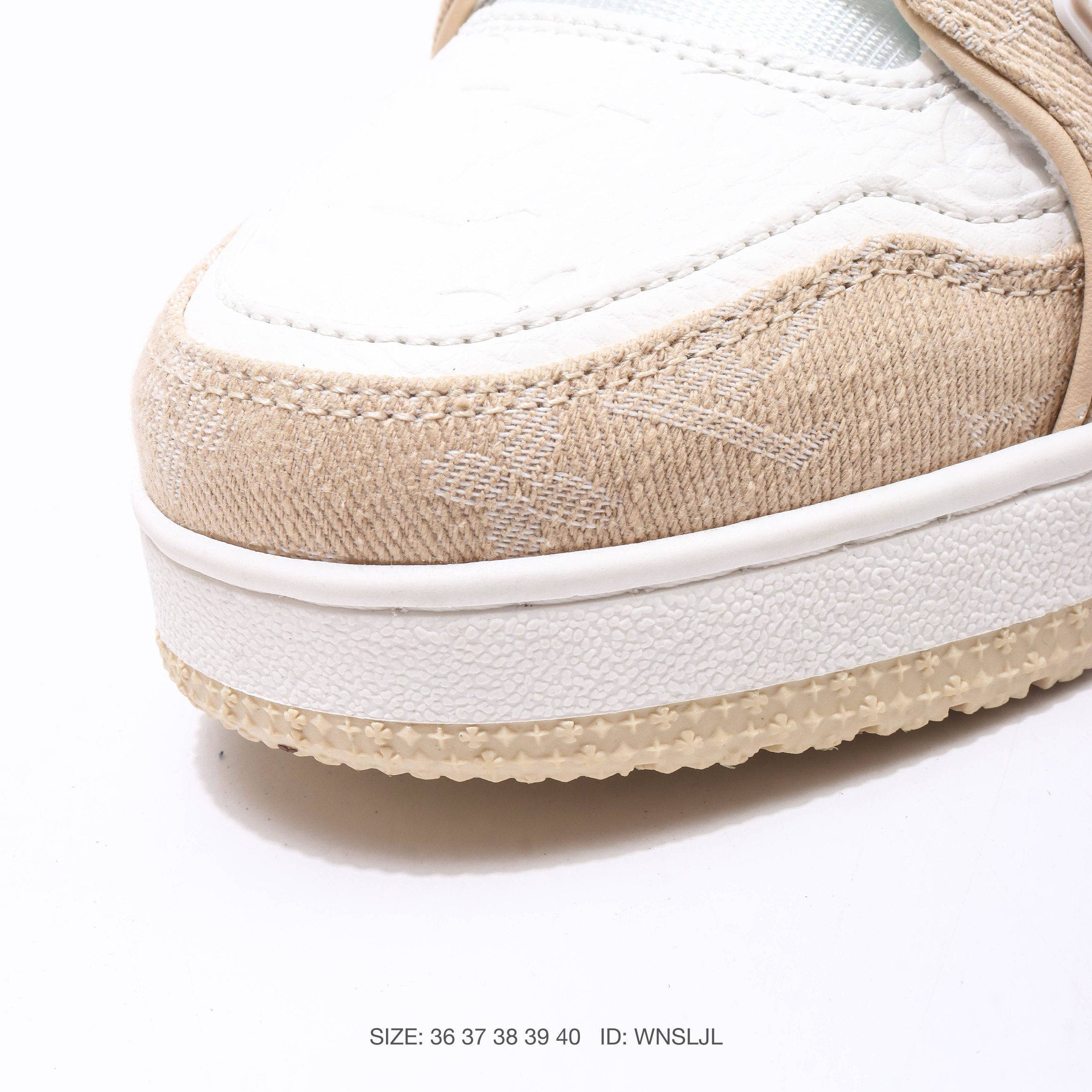 LOUIS VUITTON LV Trainer モノグラムデニム ベージュ × ホワイト