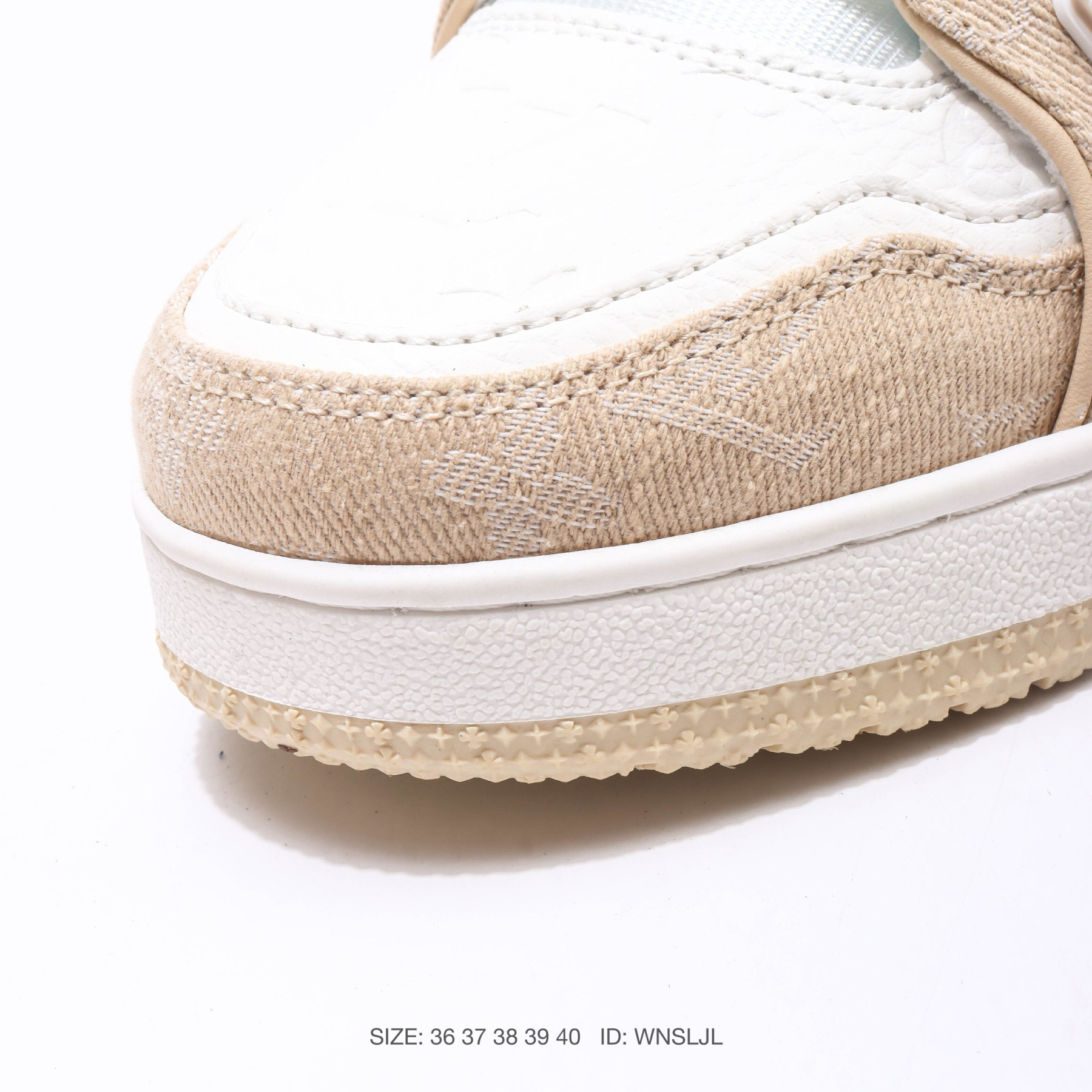 LOUIS VUITTON LV Trainer モノグラムデニム ベージュ × ホワイト