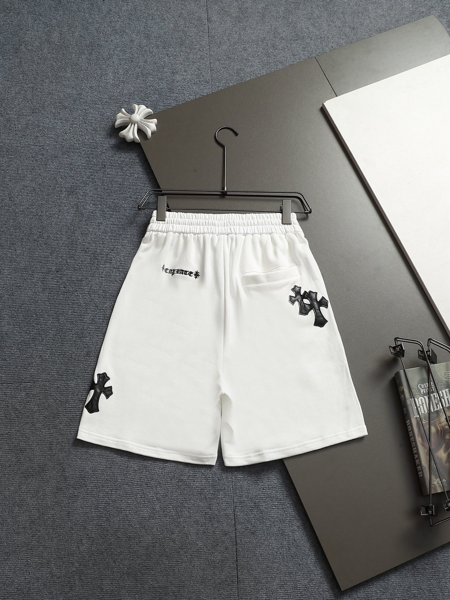 【CHROME HEARTS】ショートパンツ
