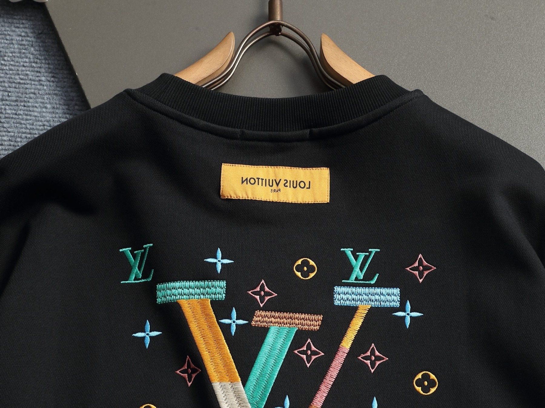 【LOUIS VUITTON】刺繍長袖 T シャツ