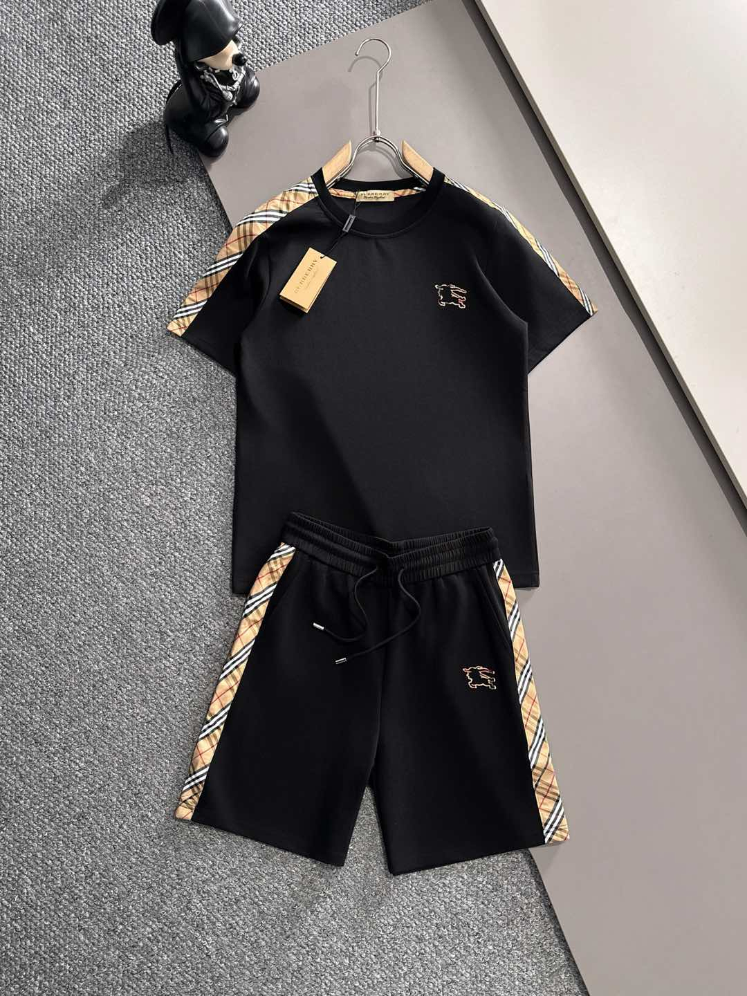【BURBERRY】半袖T シャツショートパンツ セットアップ