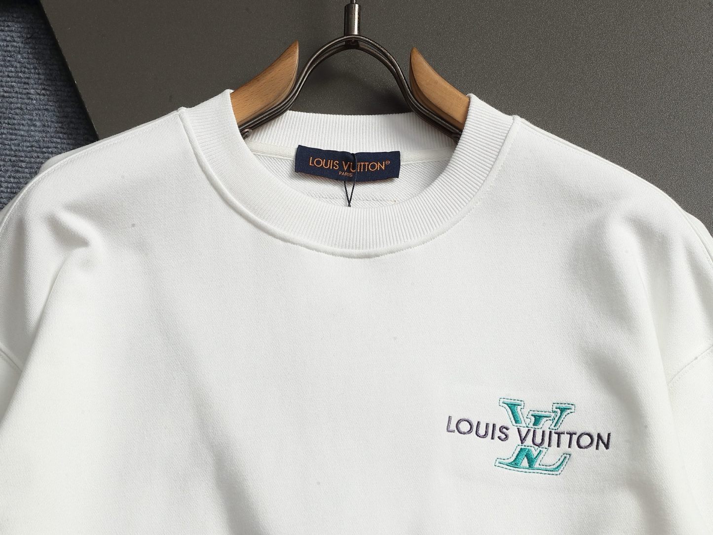 【LOUIS VUITTON】刺繍長袖 T シャツ
