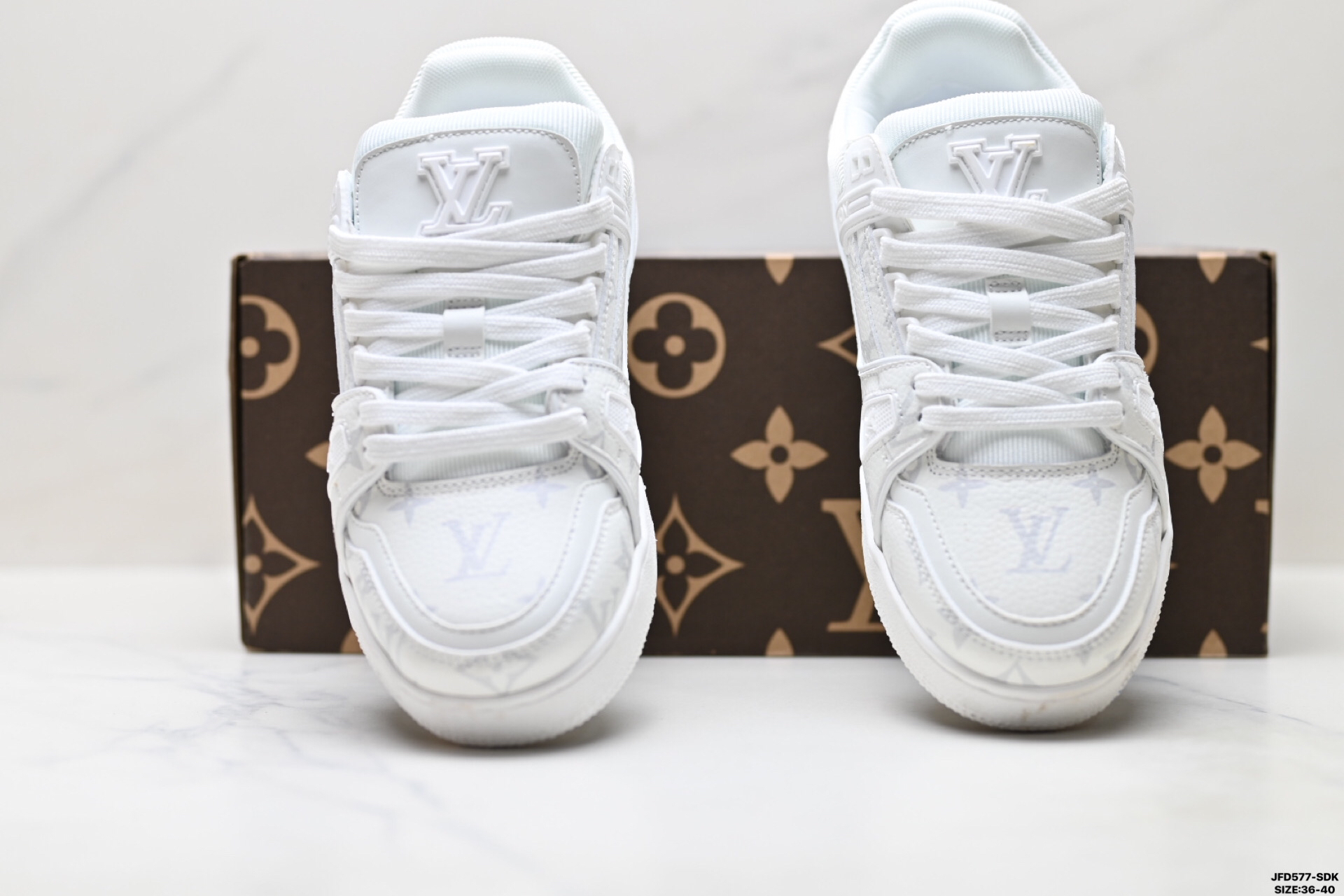 Louis Vuitton Trainer Sneaker Low スニーカー ホワイトモノグラム レザー
