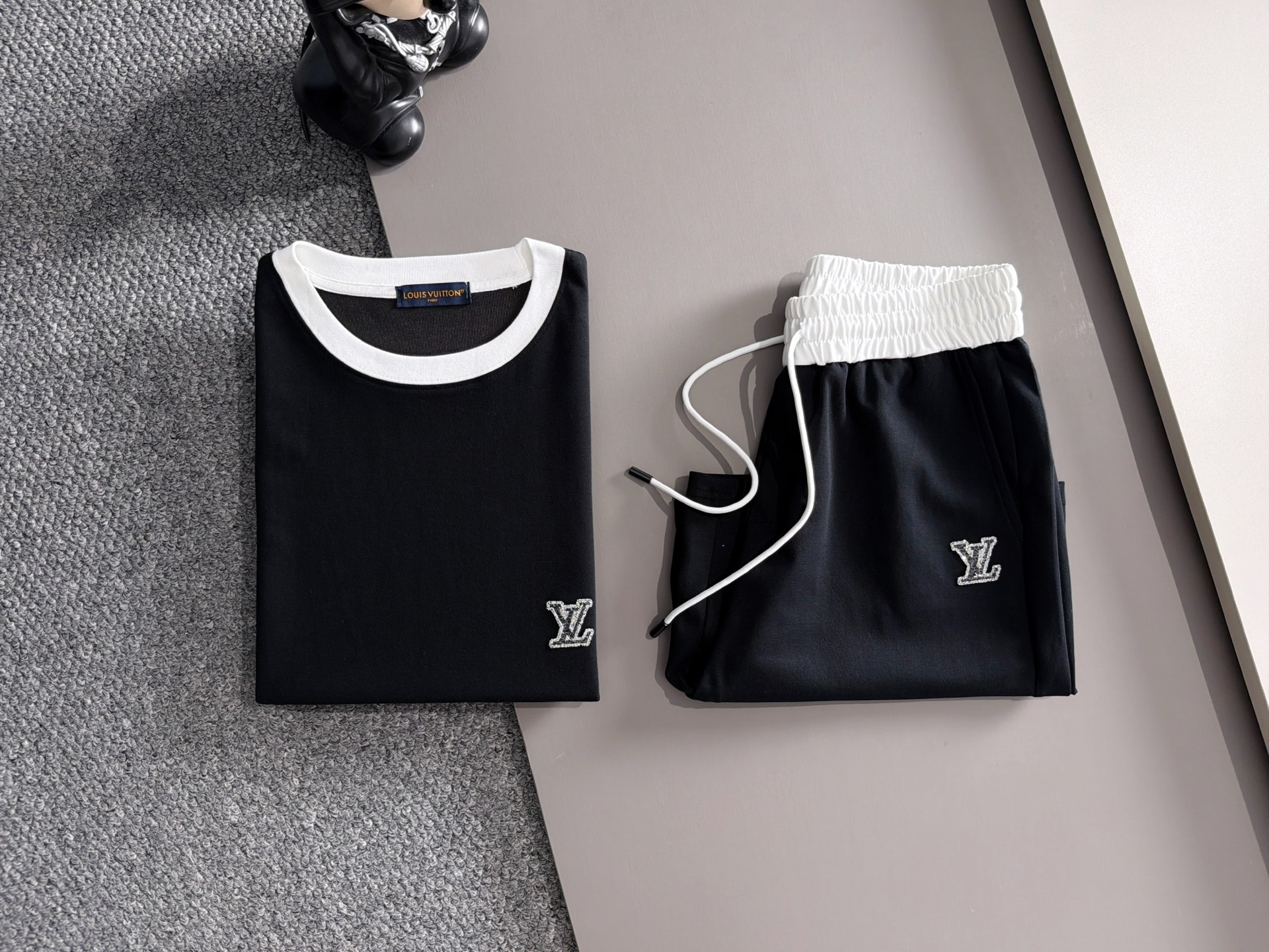 【LOUIS VUITTON】半袖T シャツショートパンツ セットアップ