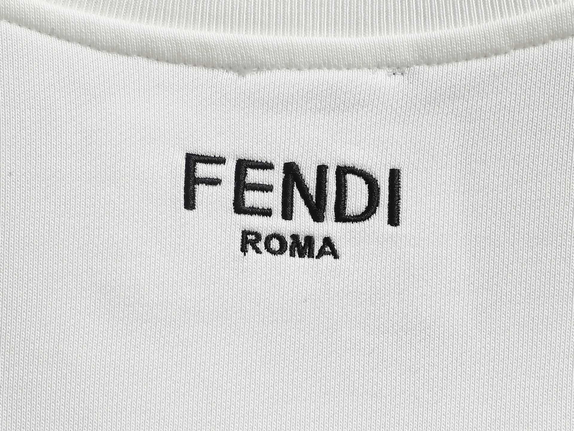 【FENDI】長袖 T シャツ