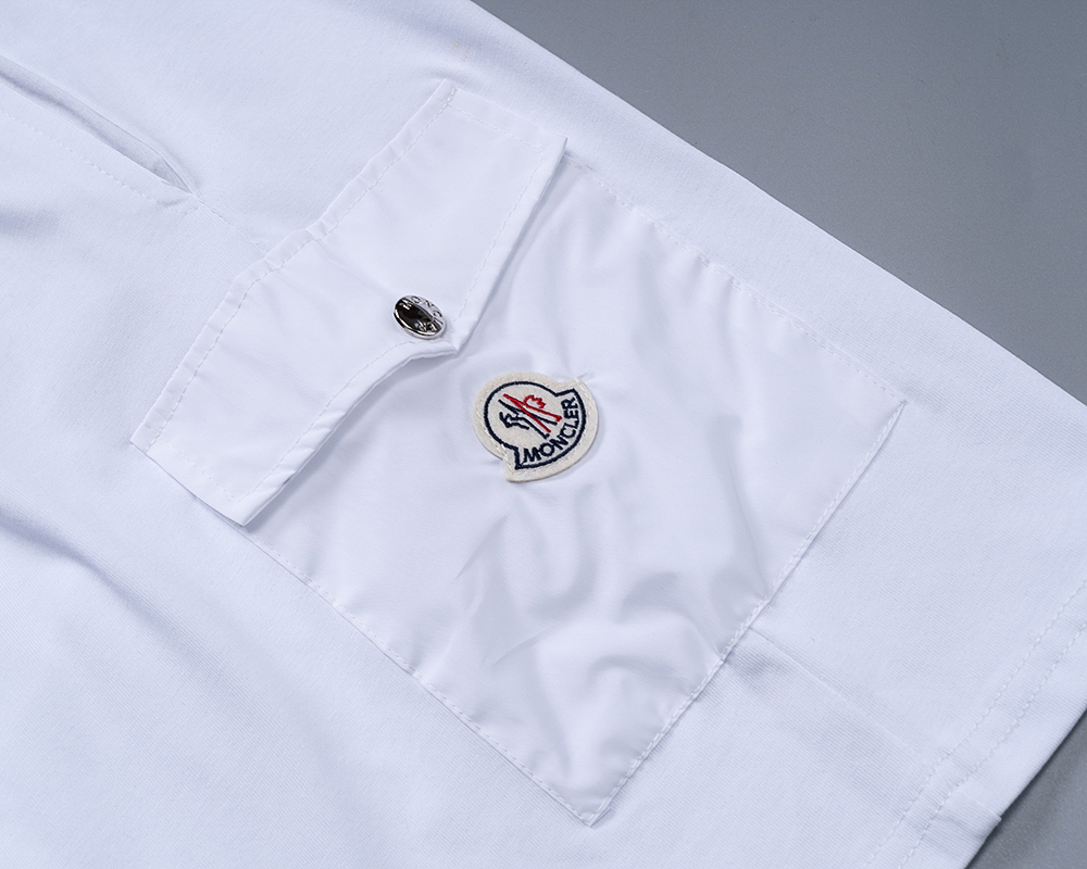 【MONCLER】ショートパンツ