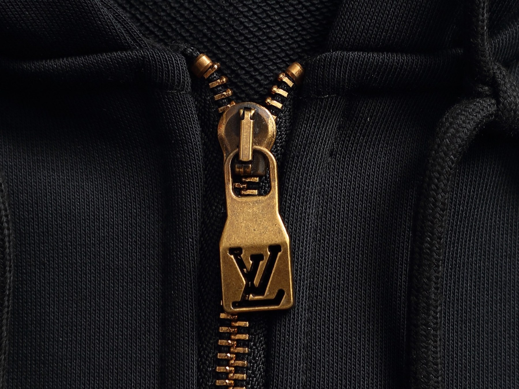 【LOUIS VUITTON】バーバリー パーカー