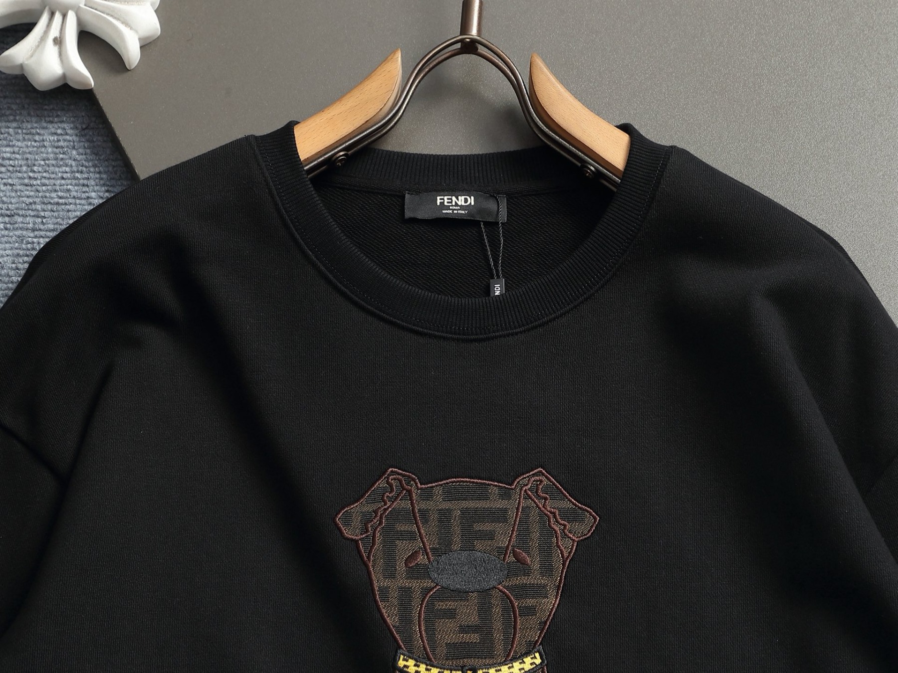 【FENDI】刺繍長袖 T シャツ