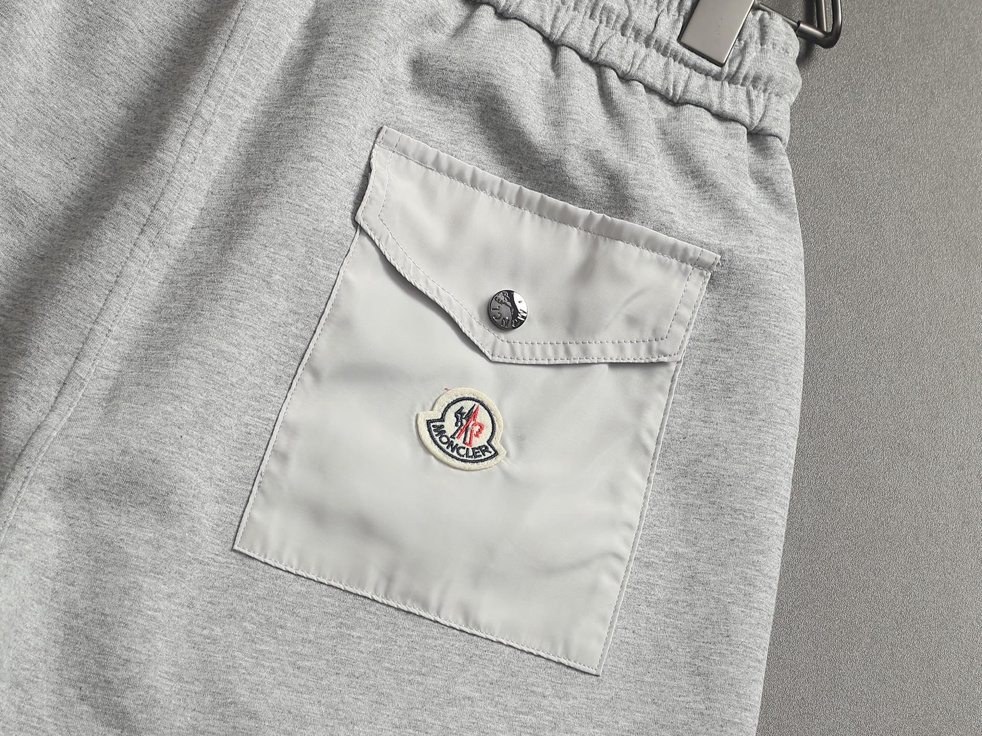 【MONCLER】ショートパンツ