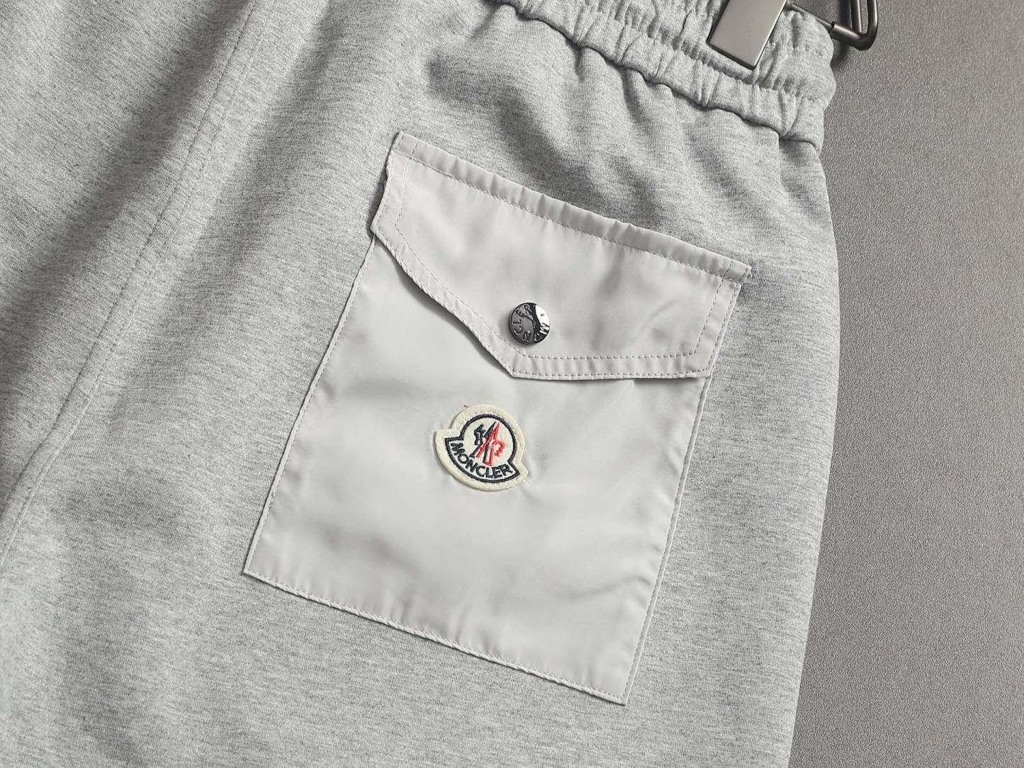 【MONCLER】ショートパンツ