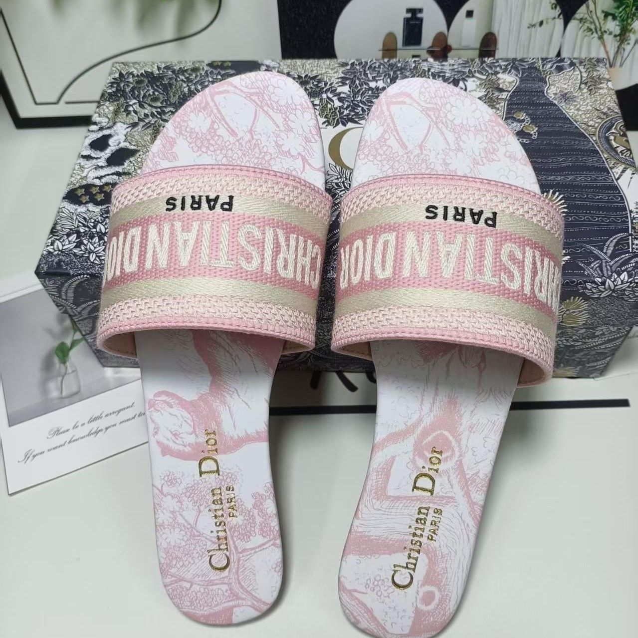 DIOR 人気サンダル