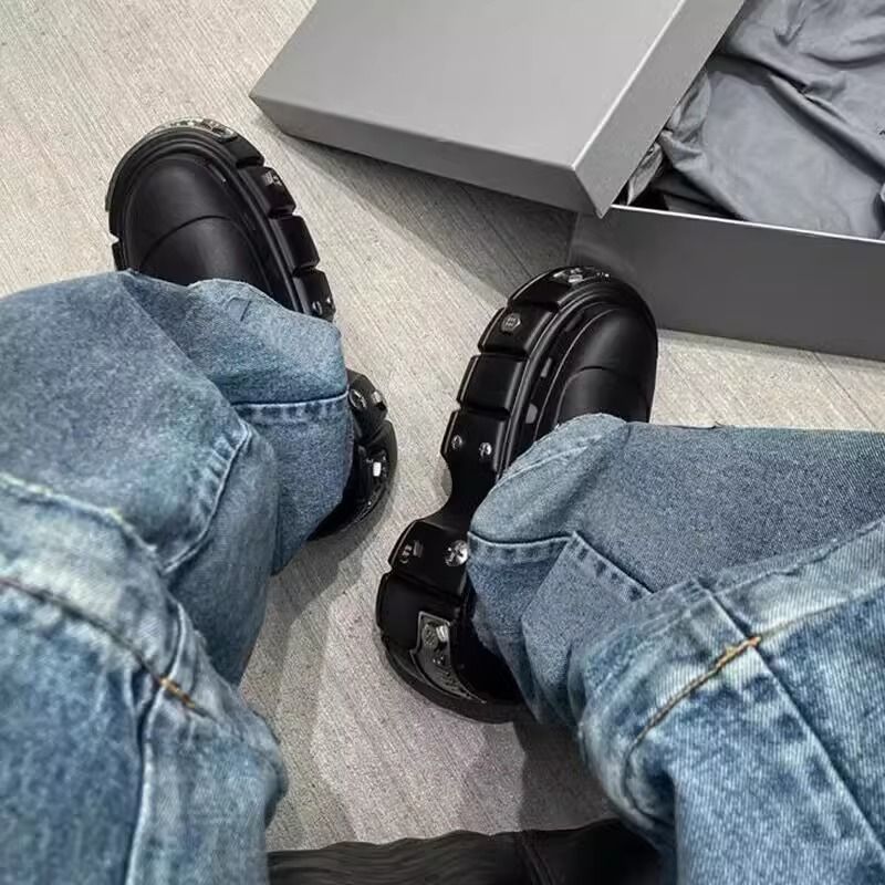 【BALENCIAGA 海外ブランド直営店】*HOT*男の子も女の子も着られます HARDCROCS™ ミュール