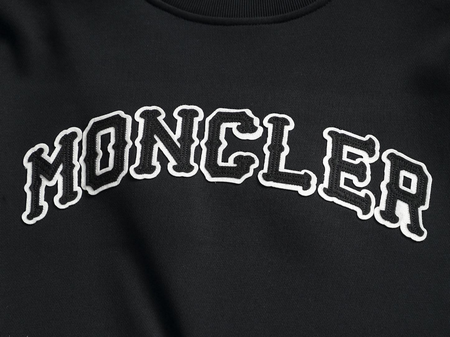 【MONCLER】刺繍長袖 T シャツ