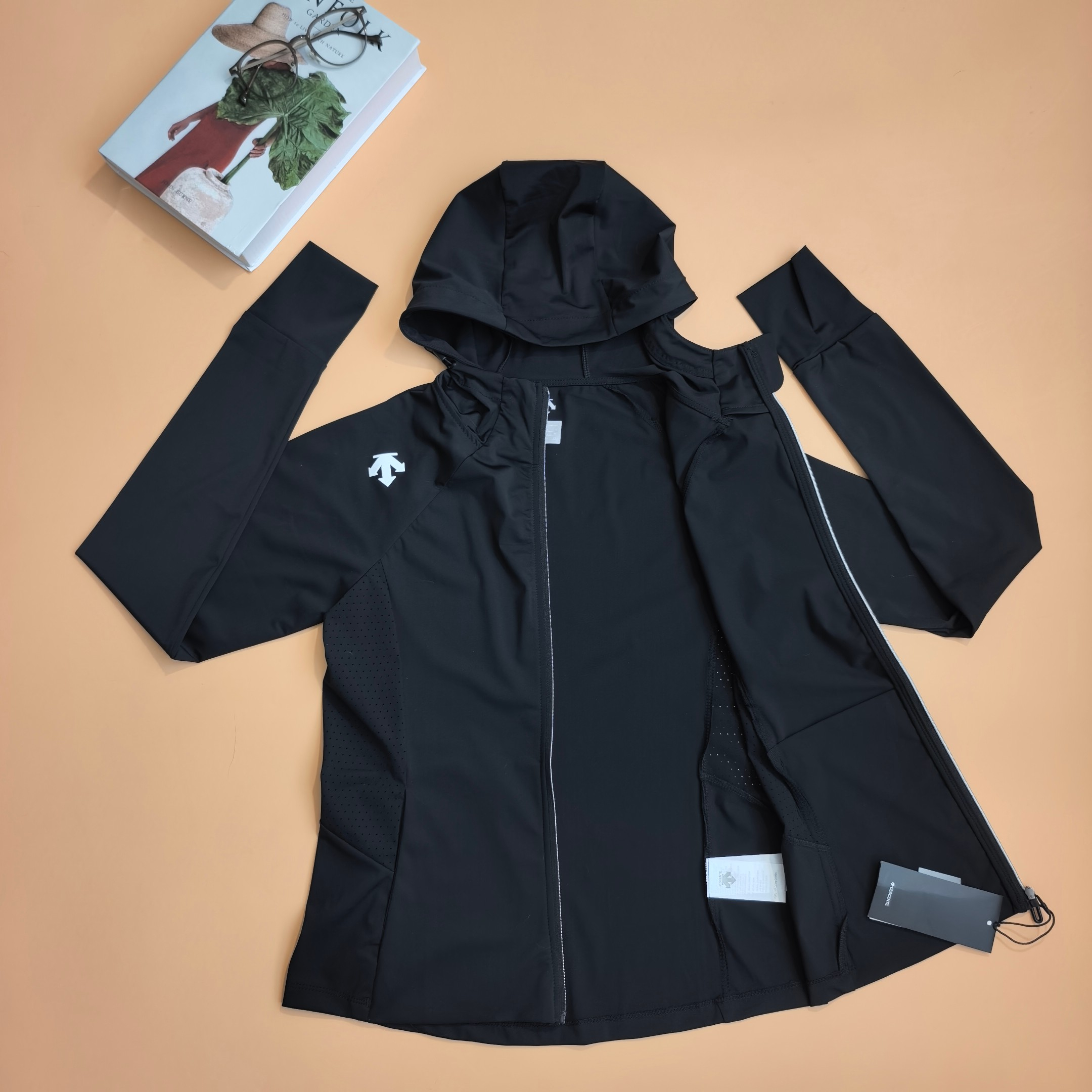 【DESCENTE】UV カットパーカー