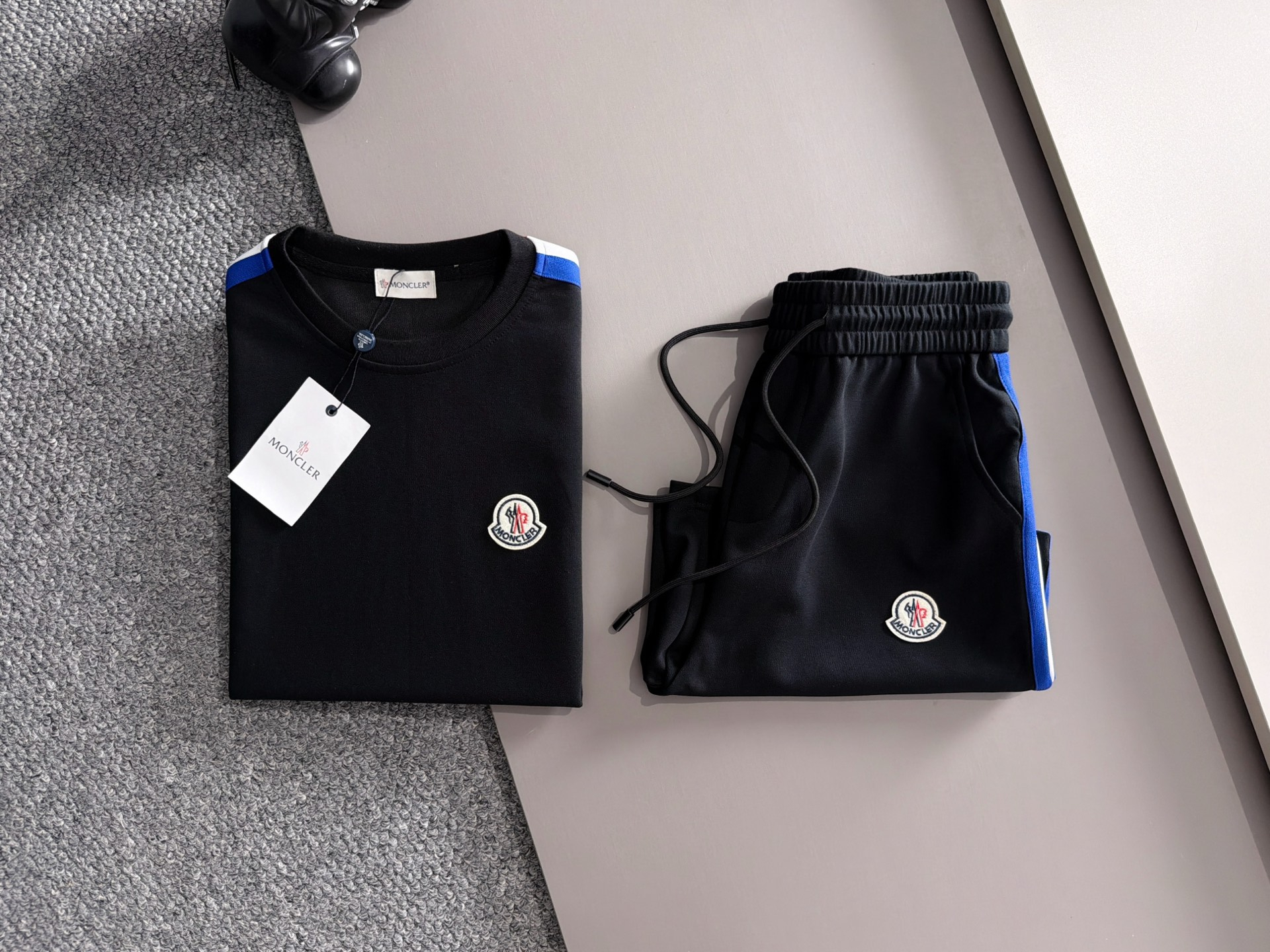 【MONCLER】半袖T シャツショートパンツ セットアップ