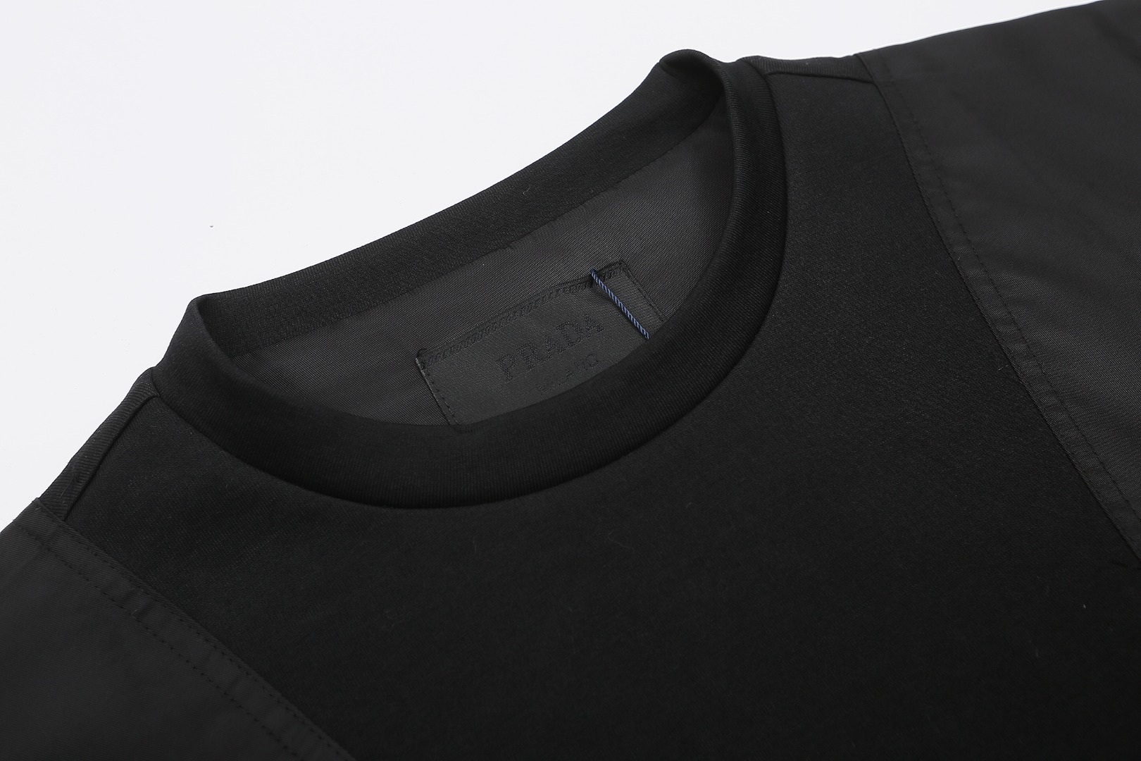 【PRADA】長袖 T シャツ