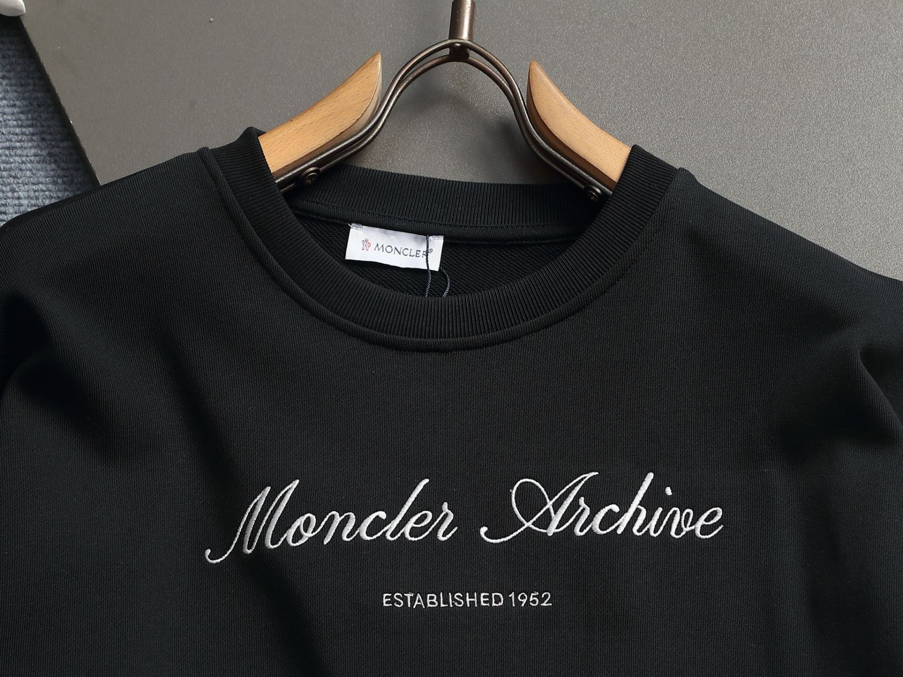 【MONCLER】刺繍長袖 T シャツ