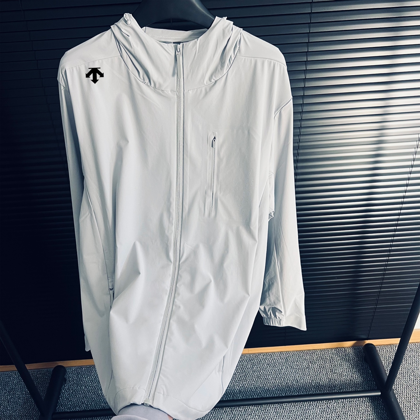 【DESCENTE】UV カットパーカー
