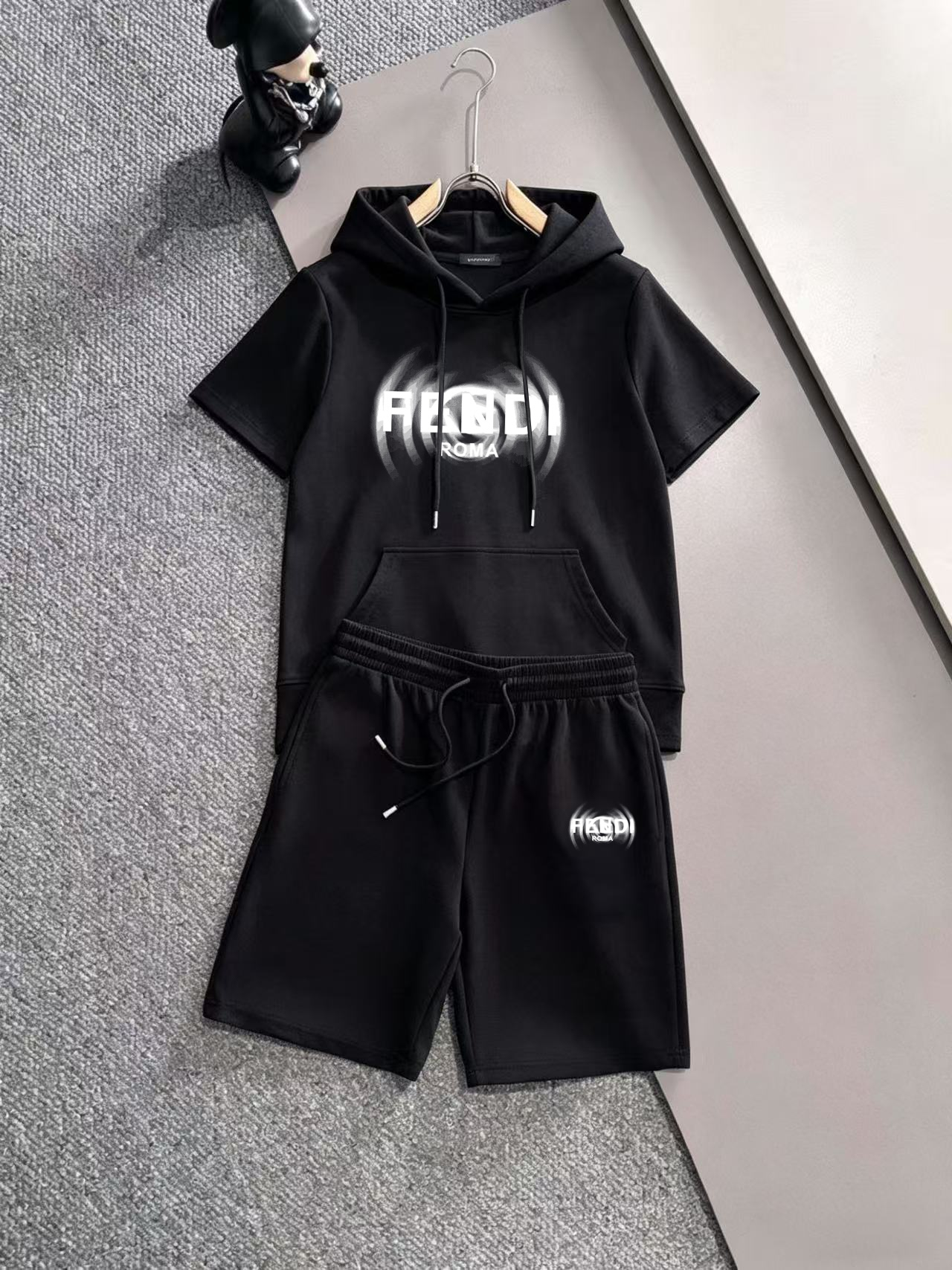【FENDI】半袖T シャツショートパンツ セットアップ