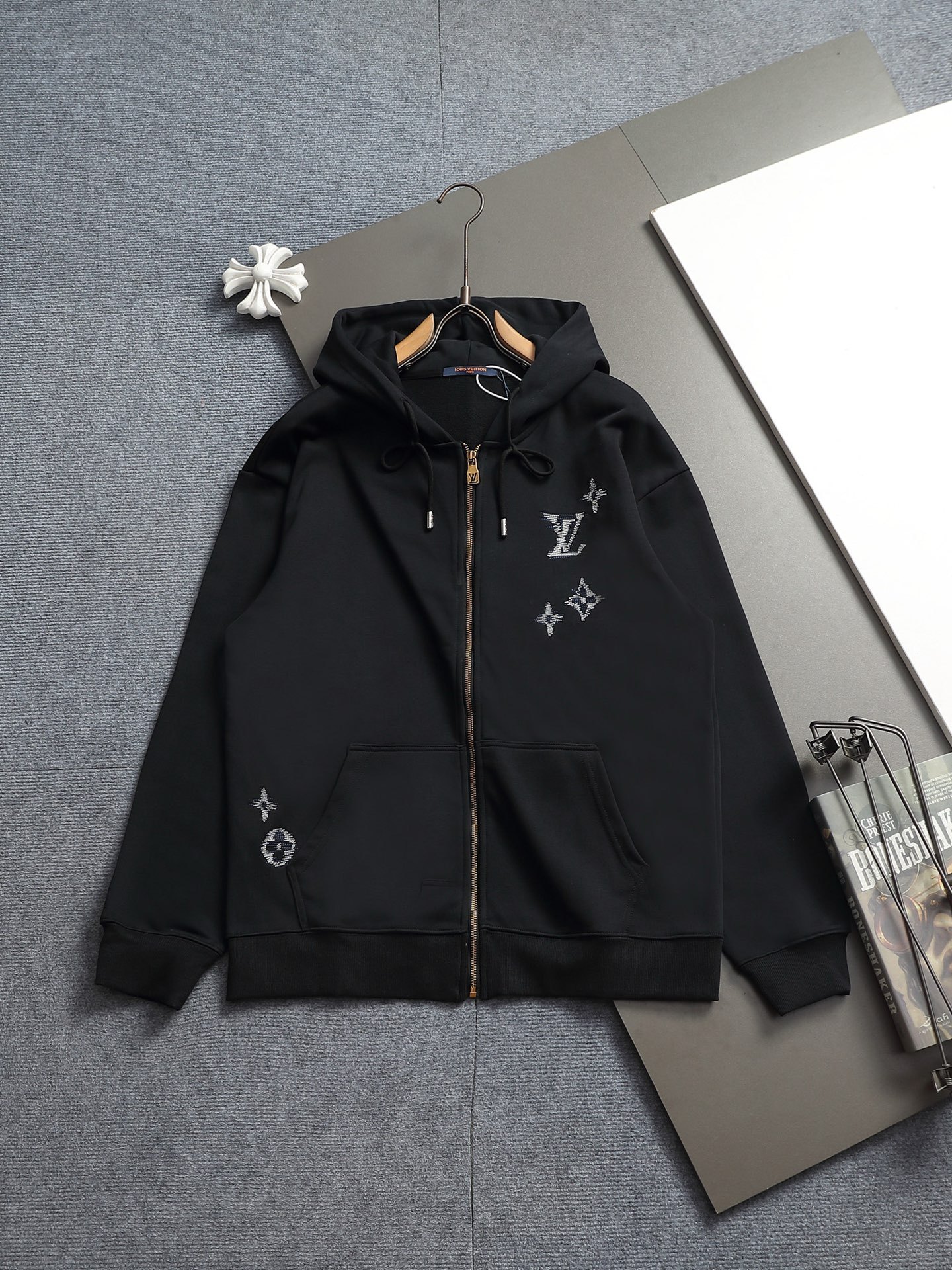 【LOUIS VUITTON】バーバリー パーカー