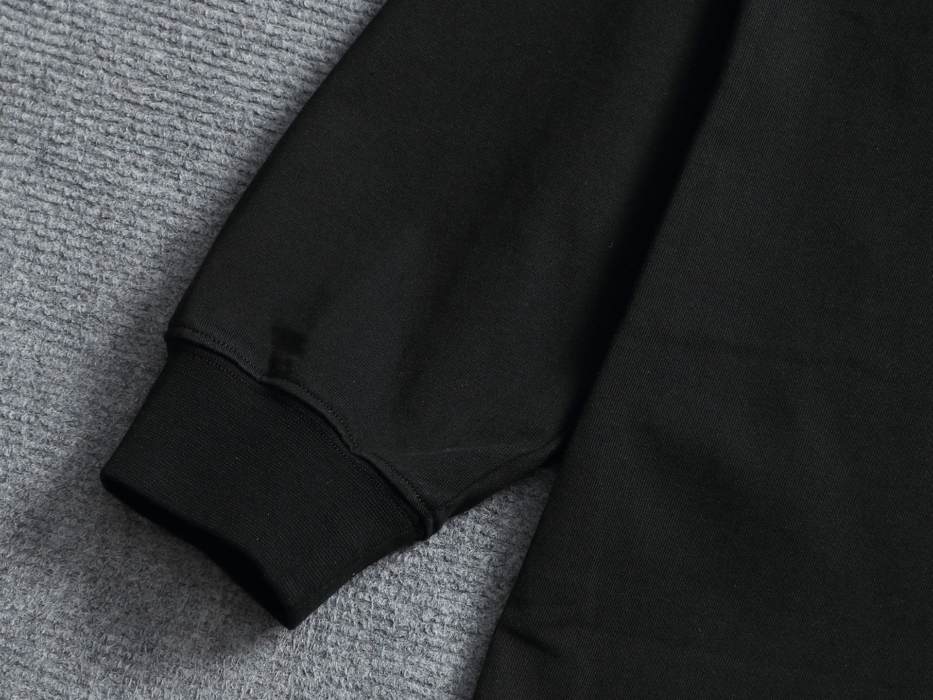 【BALENCIAGA】刺繍長袖 T シャツ