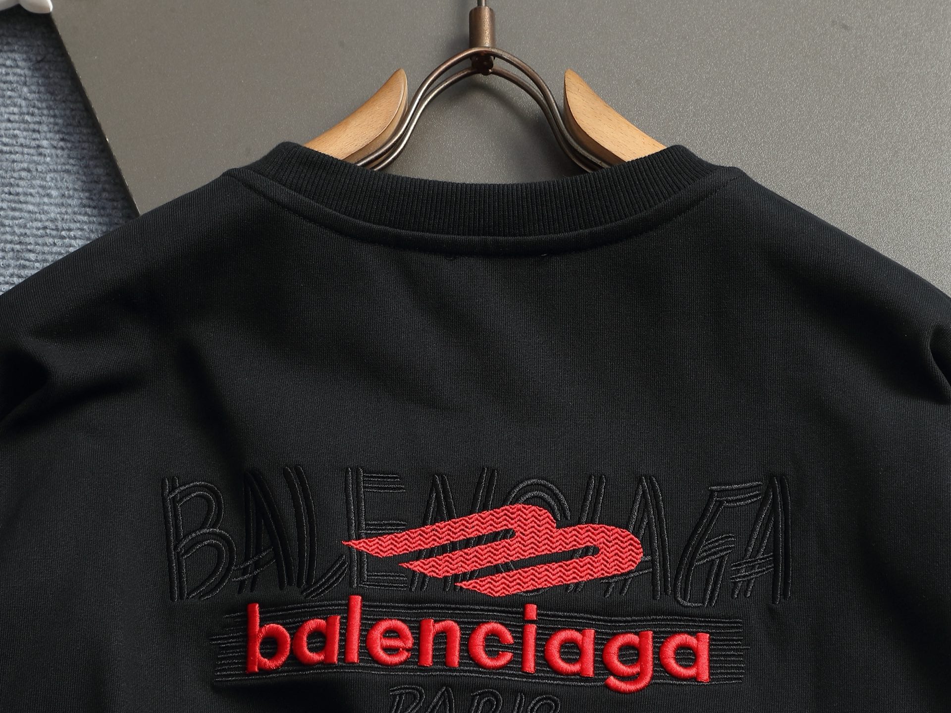 【BALENCIAGA】刺繍長袖 T シャツ