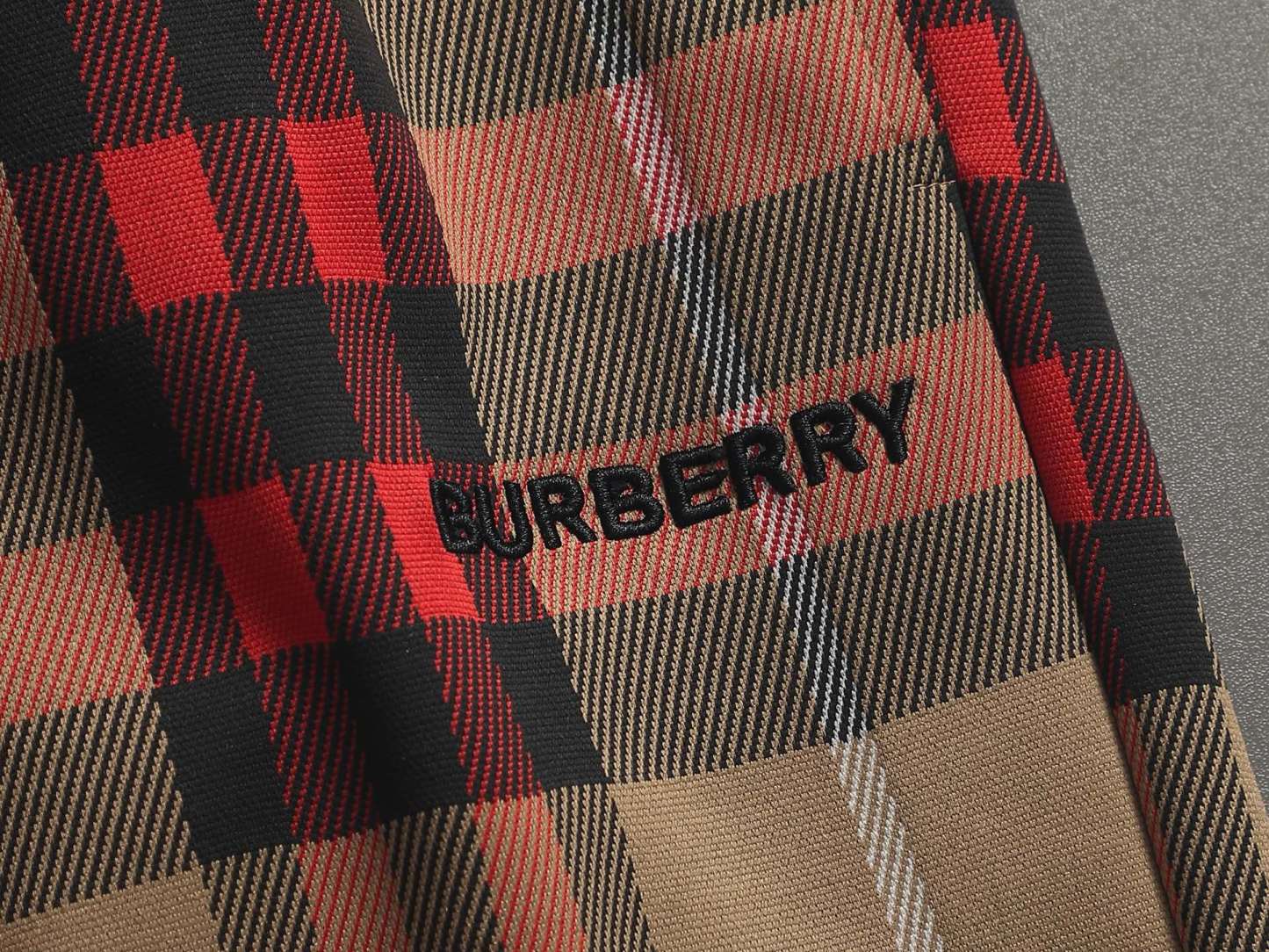 【BURBERRY】ショートパンツ