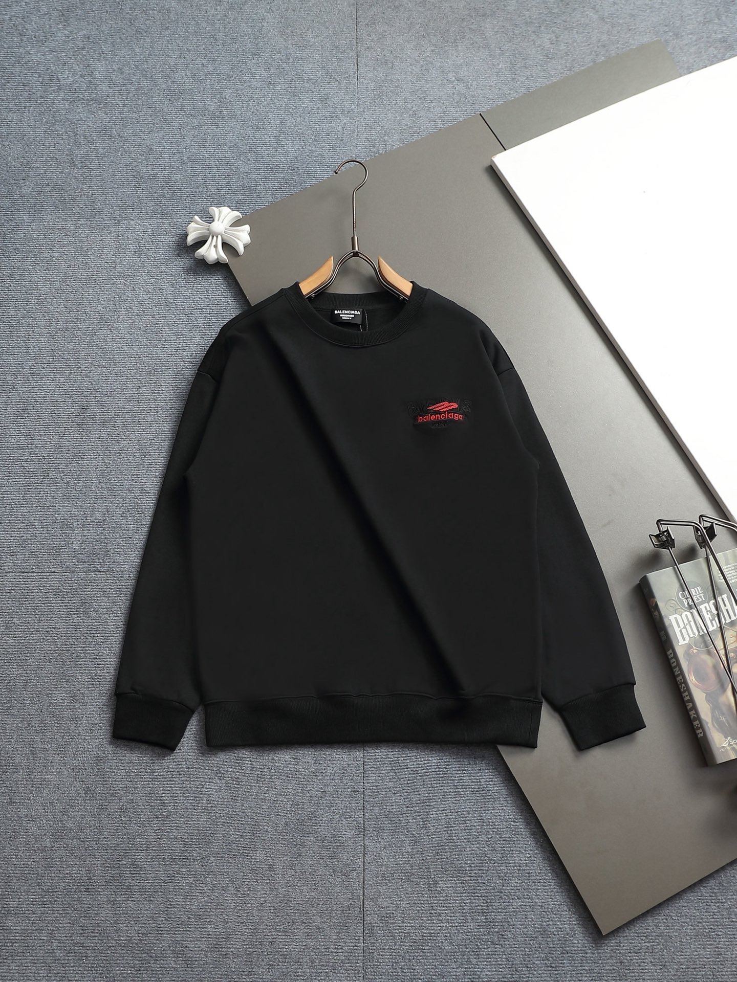 【BALENCIAGA】刺繍長袖 T シャツ