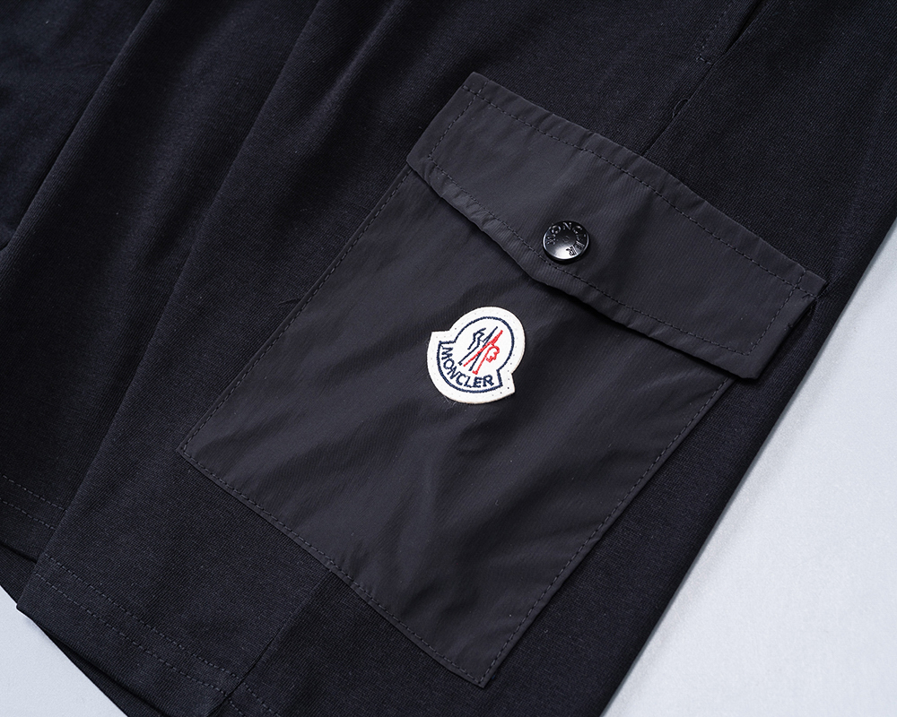 【MONCLER】ショートパンツ