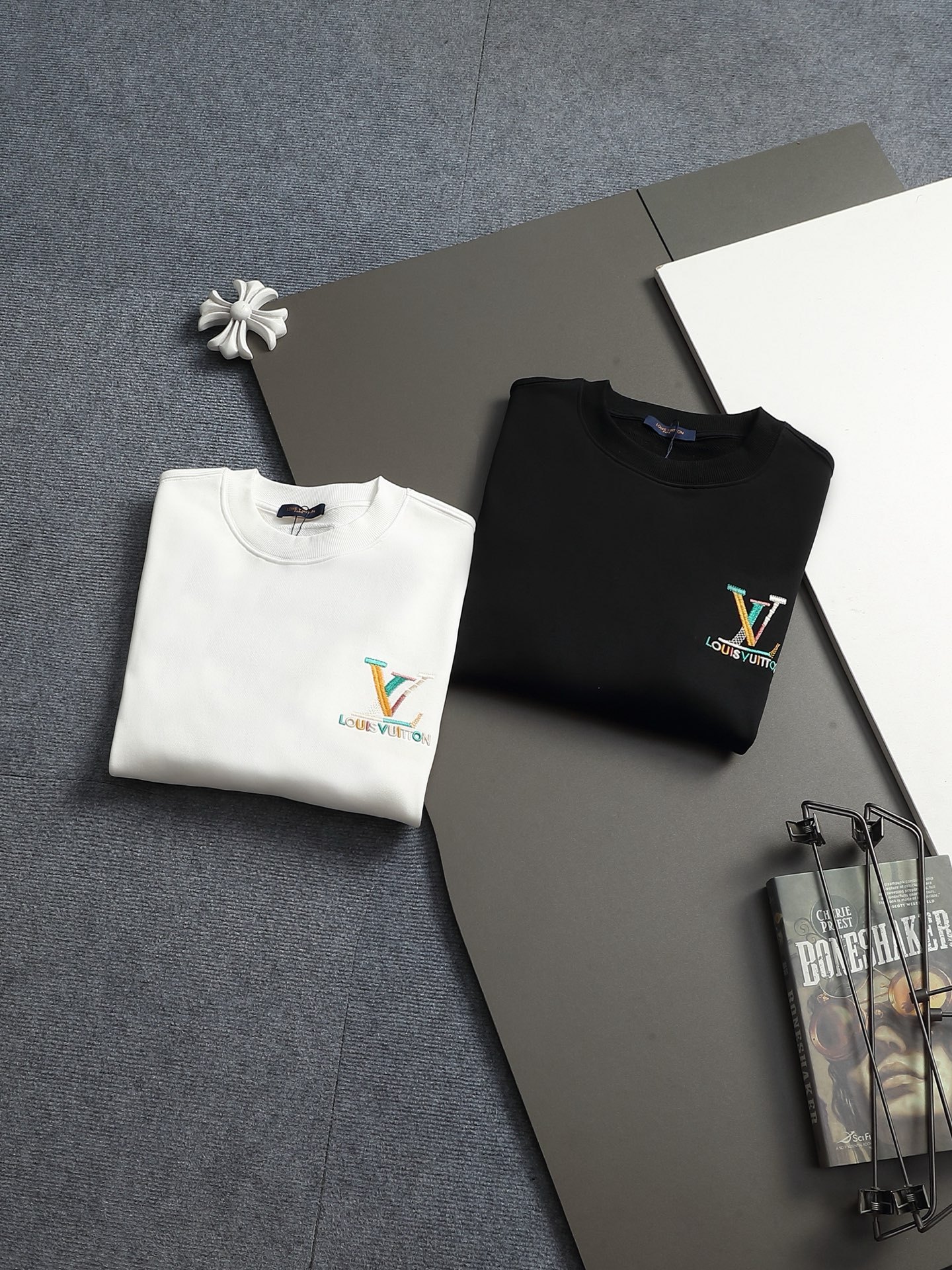 【LOUIS VUITTON】刺繍長袖 T シャツ