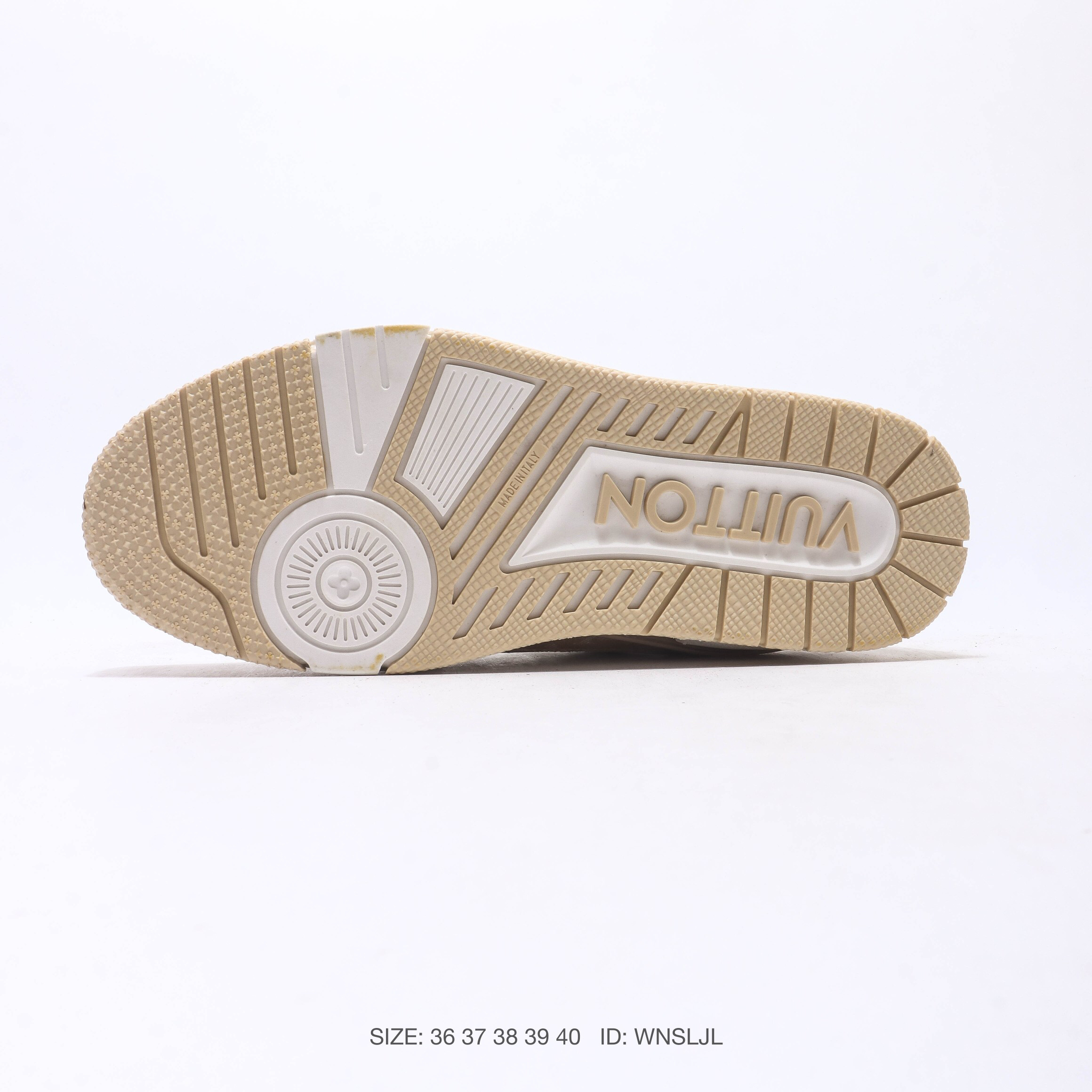LOUIS VUITTON LV Trainer モノグラムデニム ベージュ × ホワイト