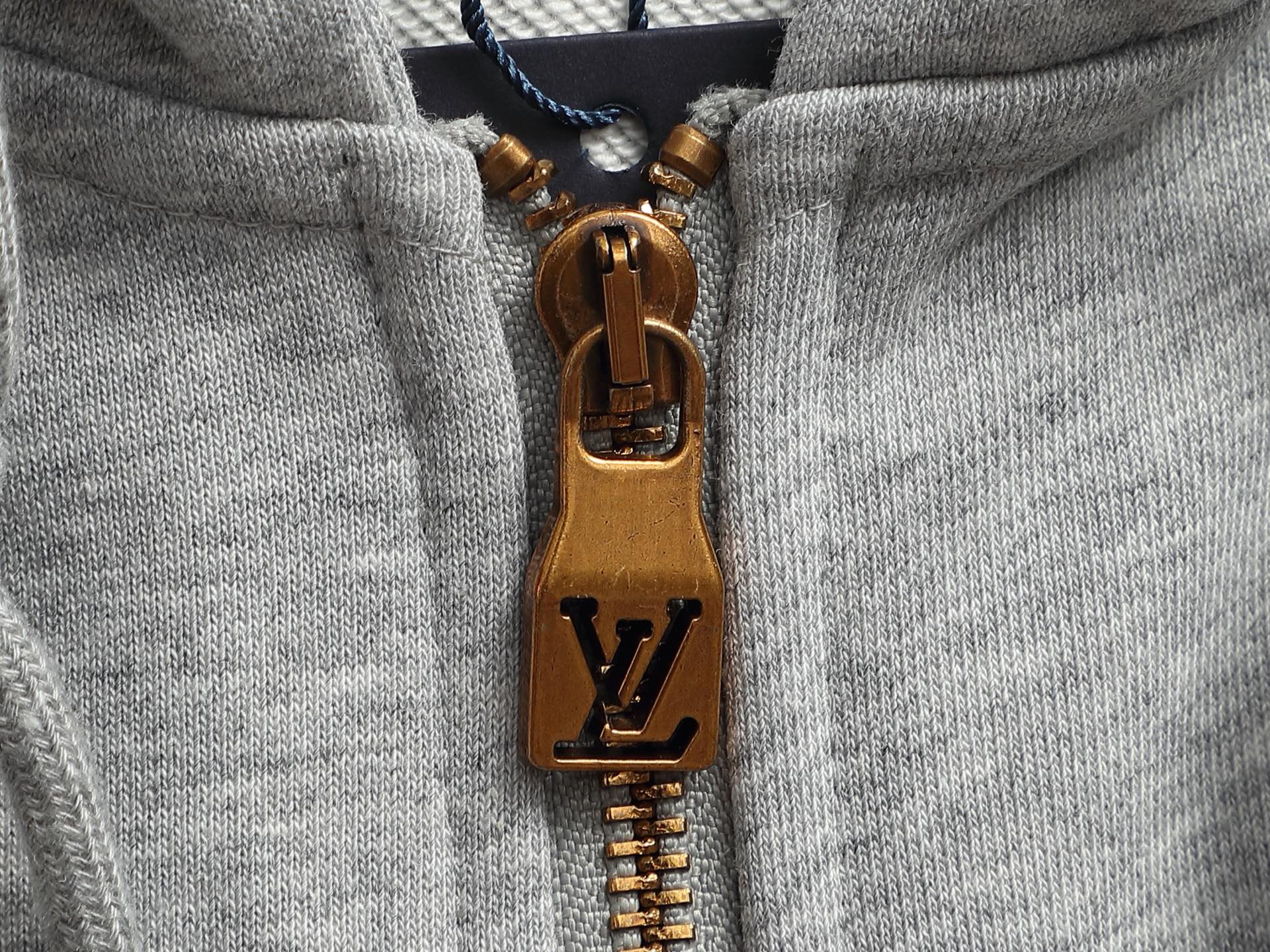 【LOUIS VUITTON】バーバリー パーカー