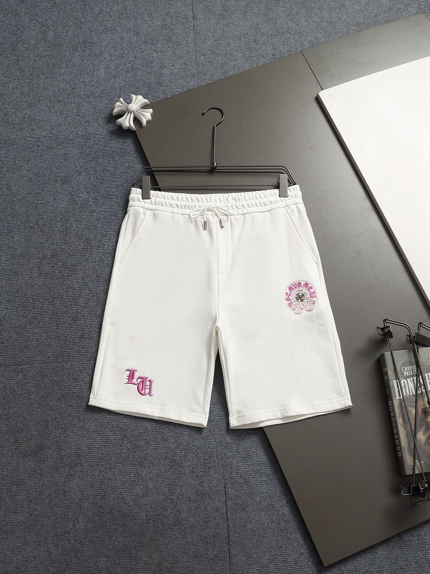 【CHROME HEARTS】ショートパンツ