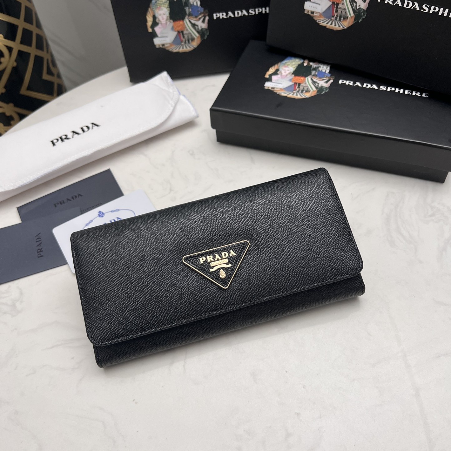 Pradaレザー コンチネンタルウォレット 財布 折財布