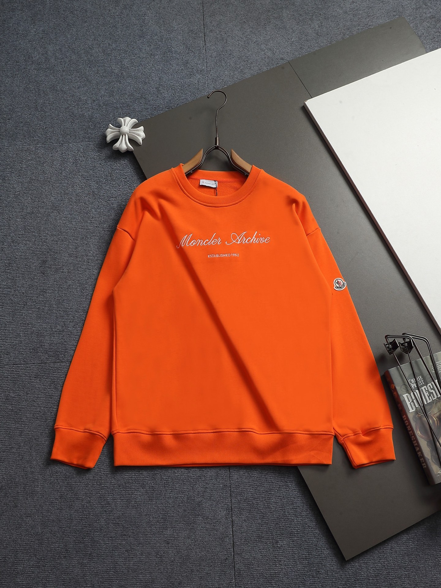【MONCLER】刺繍長袖 T シャツ